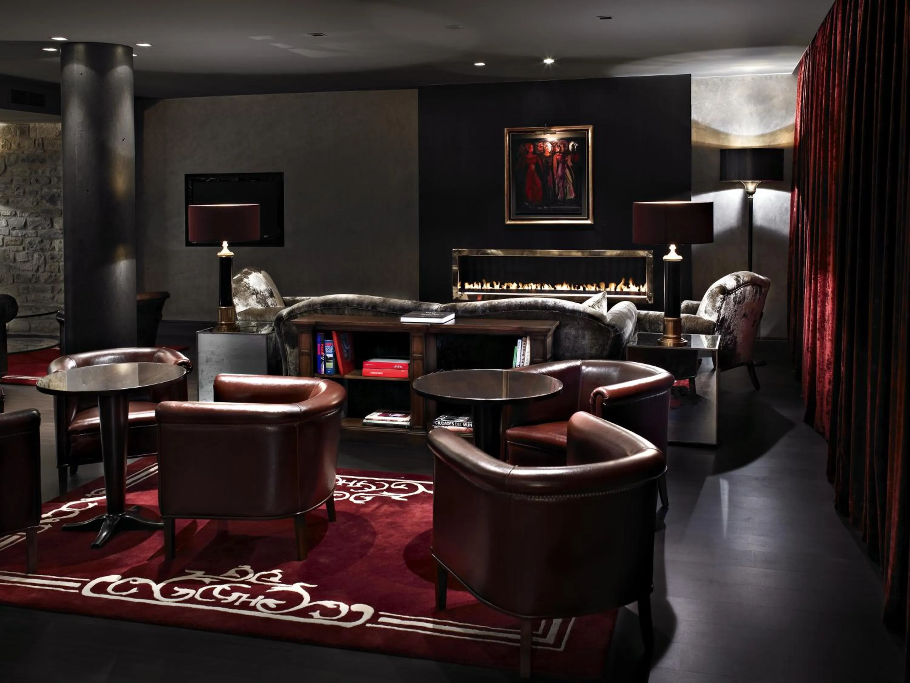 Communal lounge/ TV room in Hotel Castillo de Gorraiz&Spa