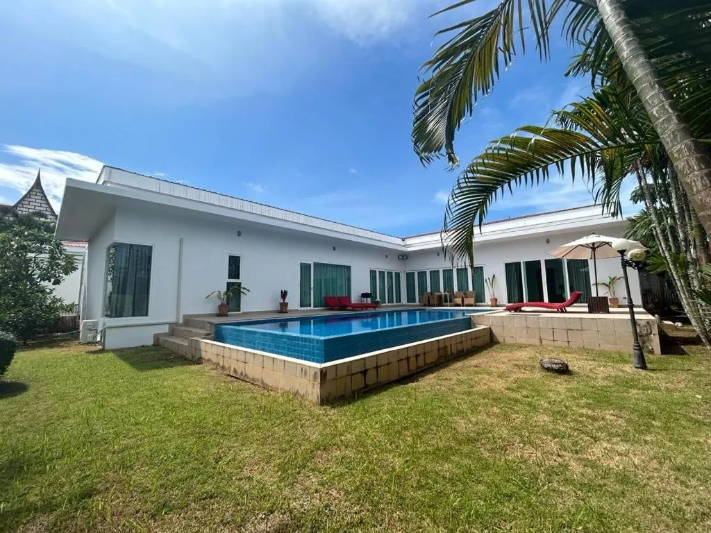 Garden in Phuket Lagoon Pool Villa