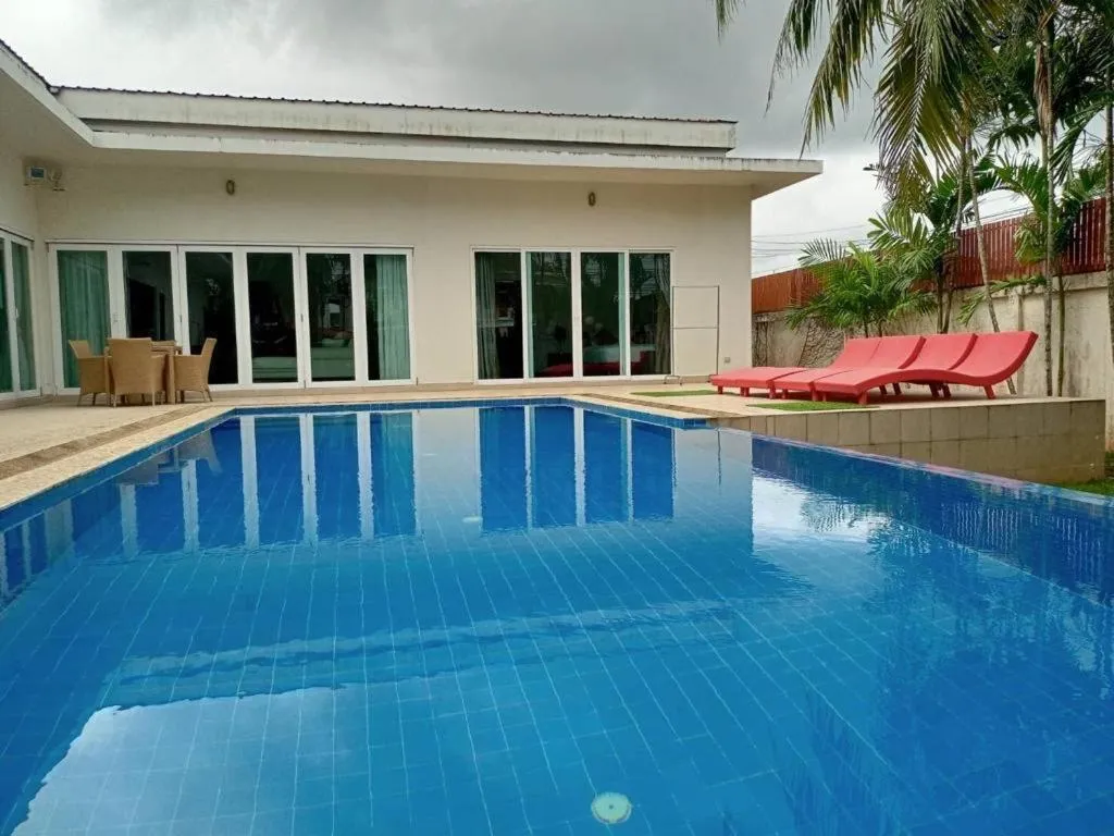 Swimming pool in Phuket Lagoon Pool Villa