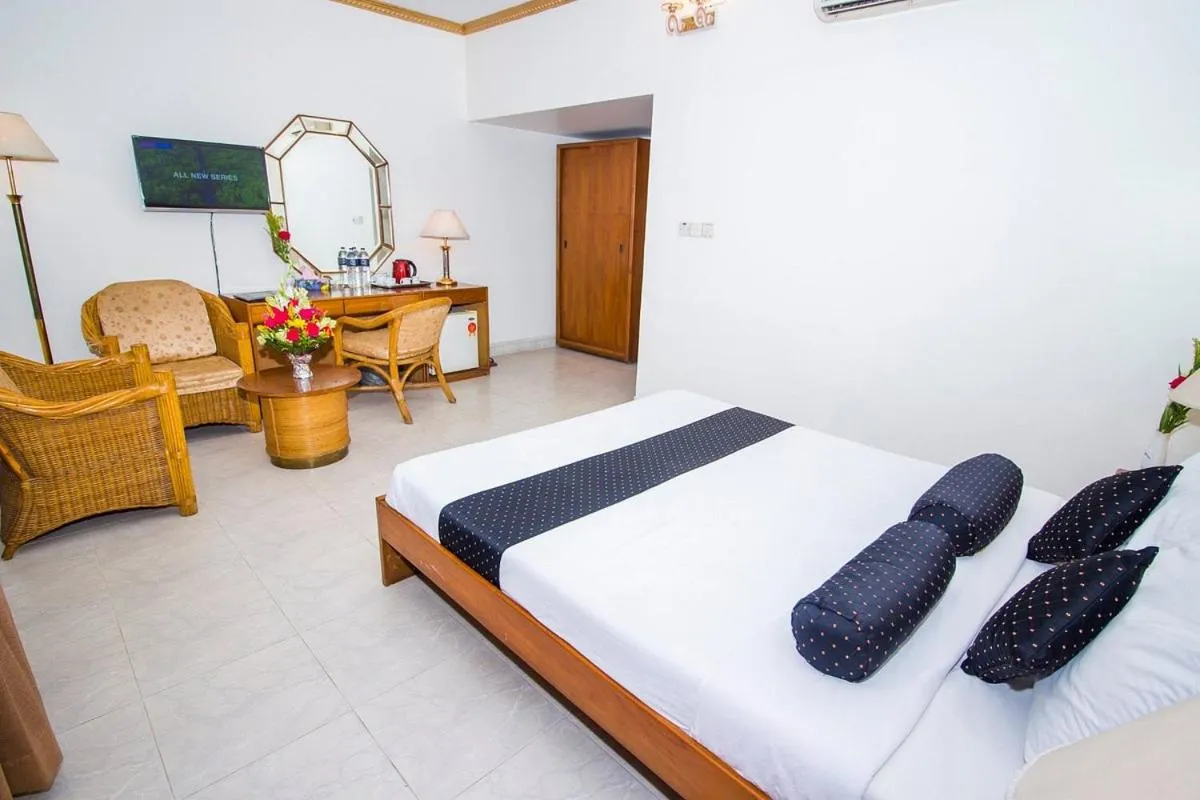 Communal lounge/ TV room in Hotel de Crystal Crown