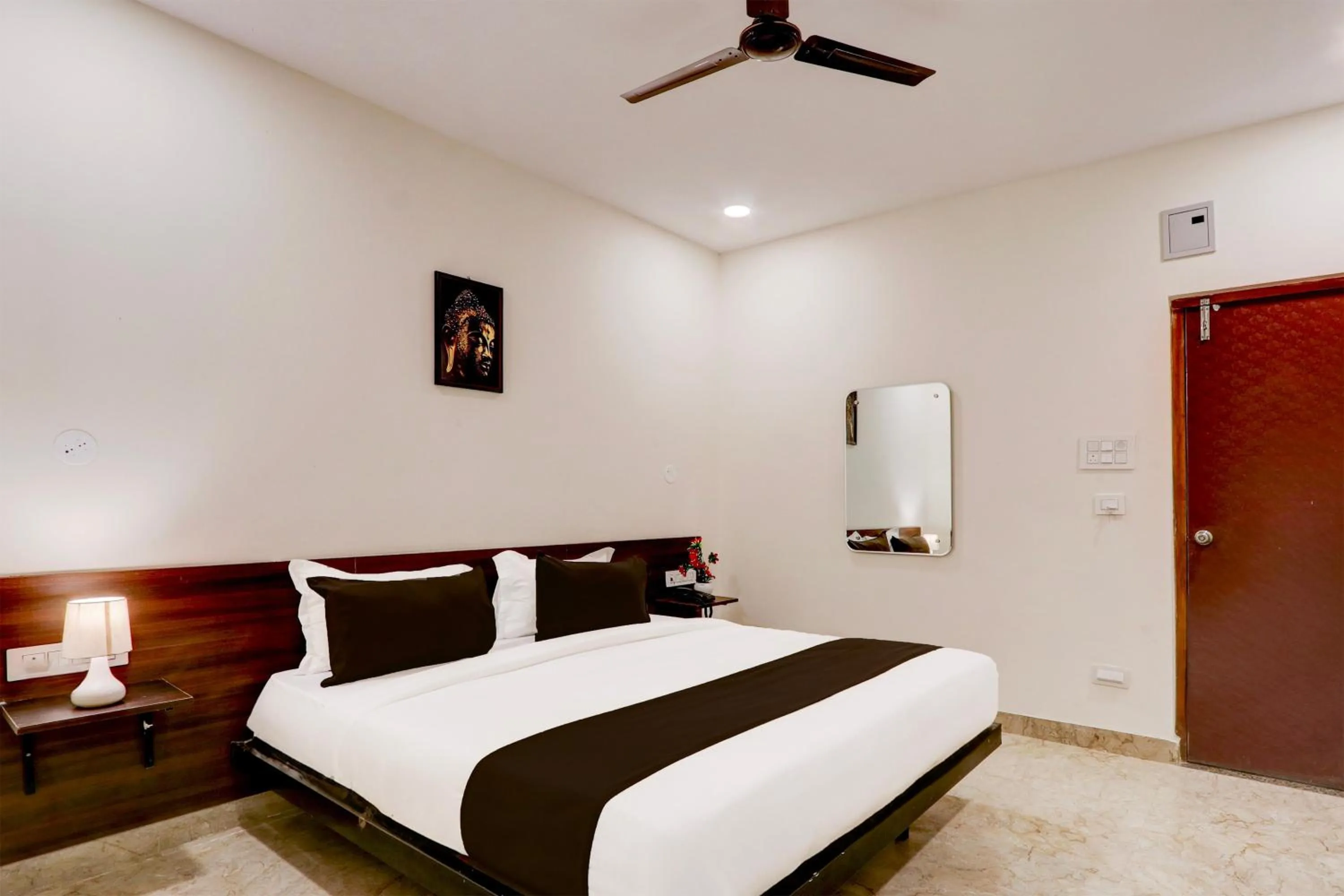 Bedroom, Bed in Super Townhouse OAK BHOOJA HOTELS