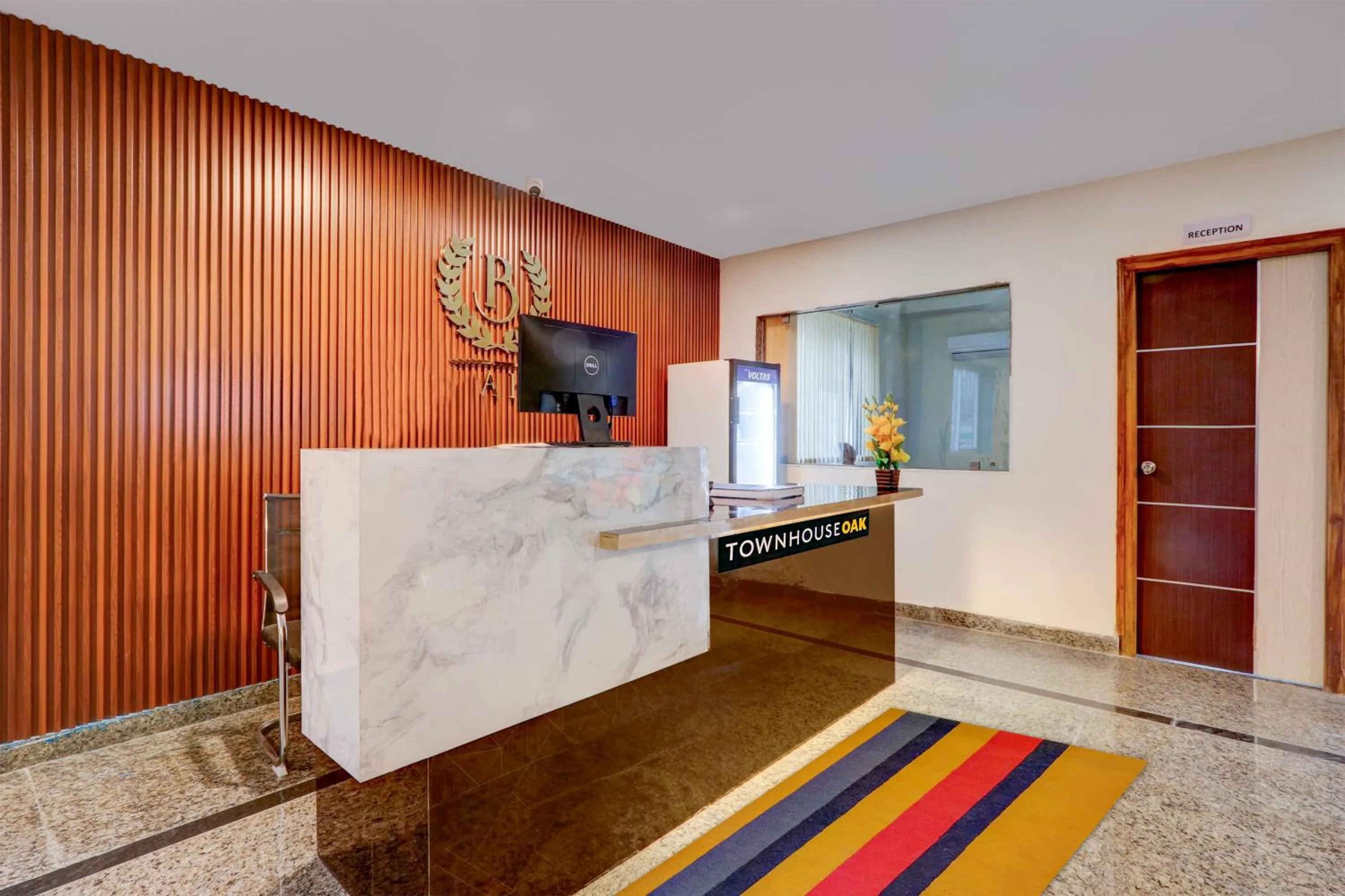 Lobby or reception in Super Townhouse OAK BHOOJA HOTELS