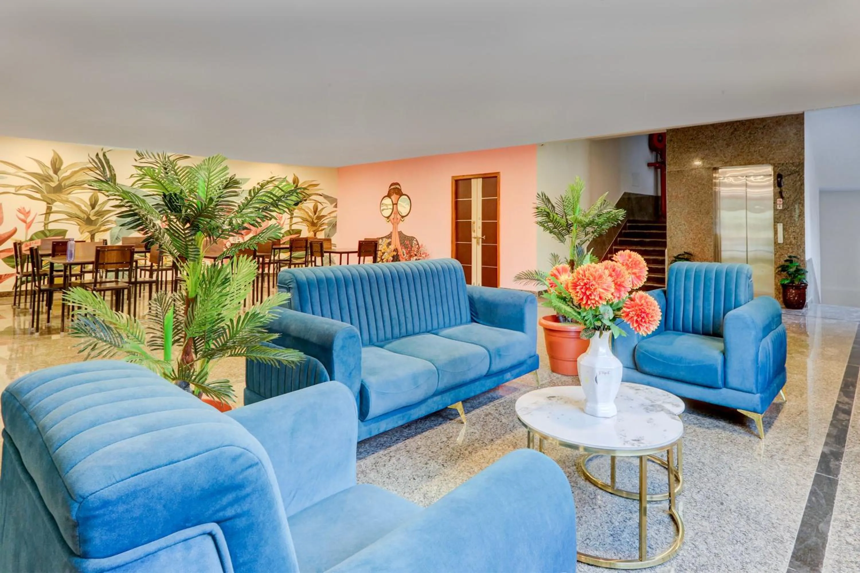 Lobby or reception in Super Townhouse OAK BHOOJA HOTELS