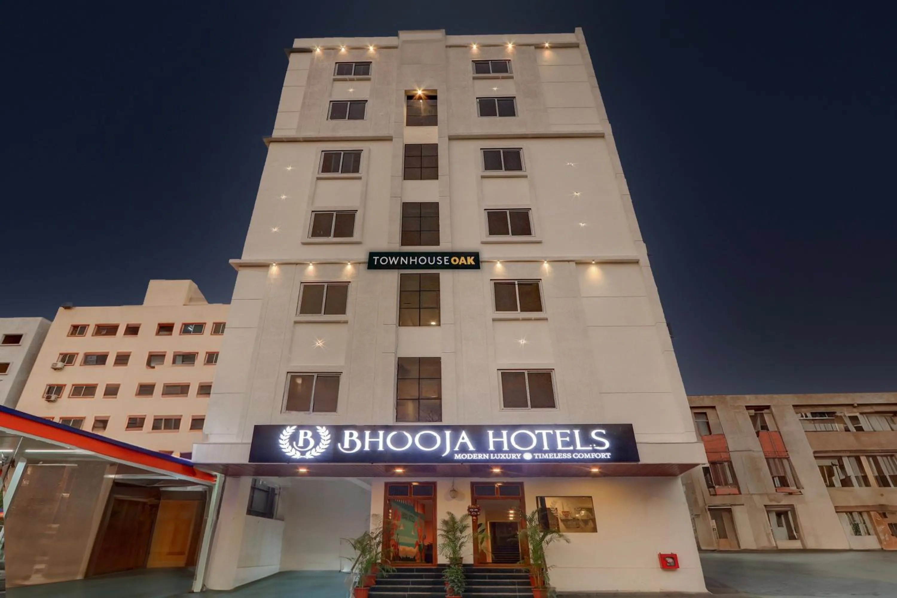 Facade/entrance in Super Townhouse OAK BHOOJA HOTELS
