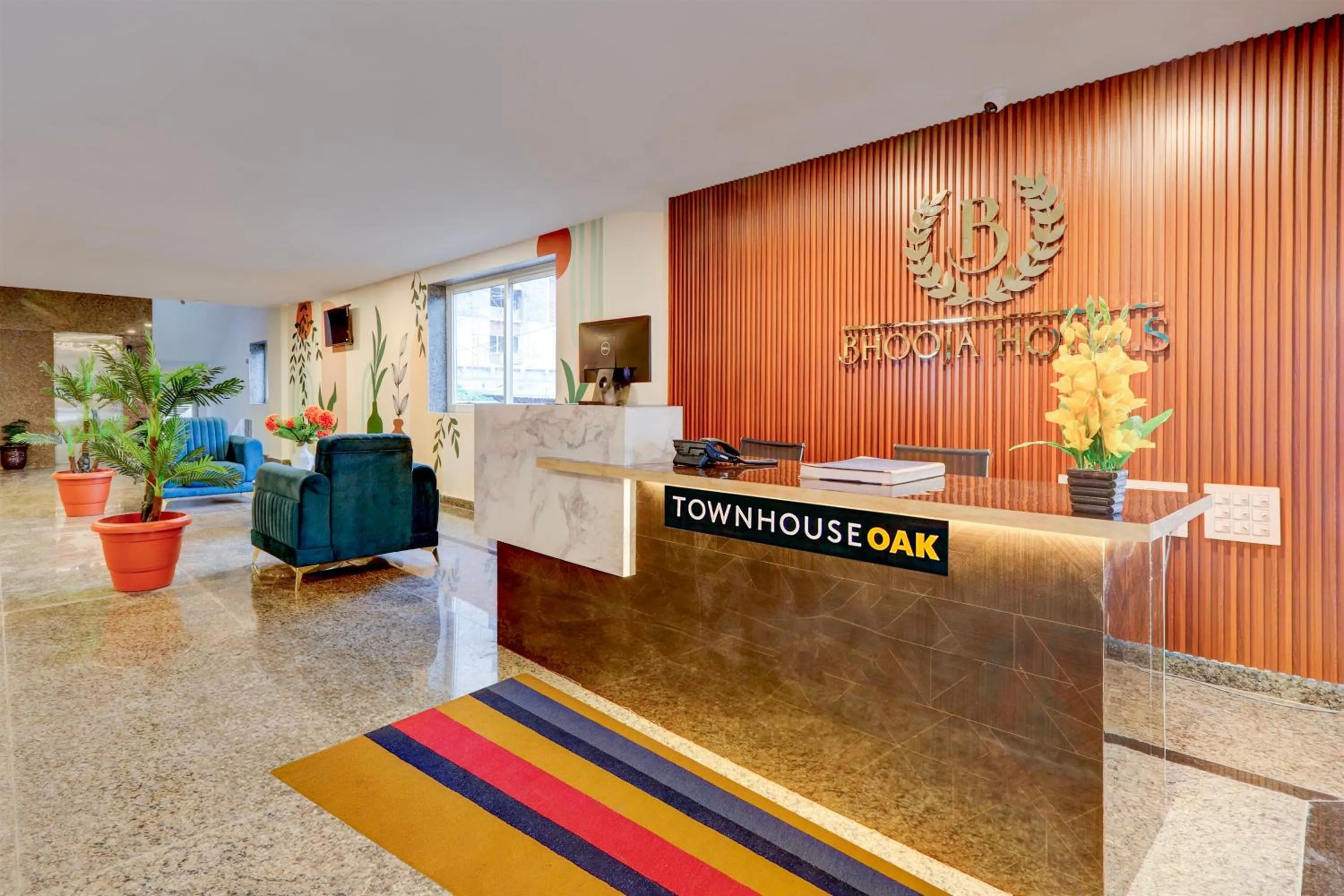Lobby or reception in Super Townhouse OAK BHOOJA HOTELS