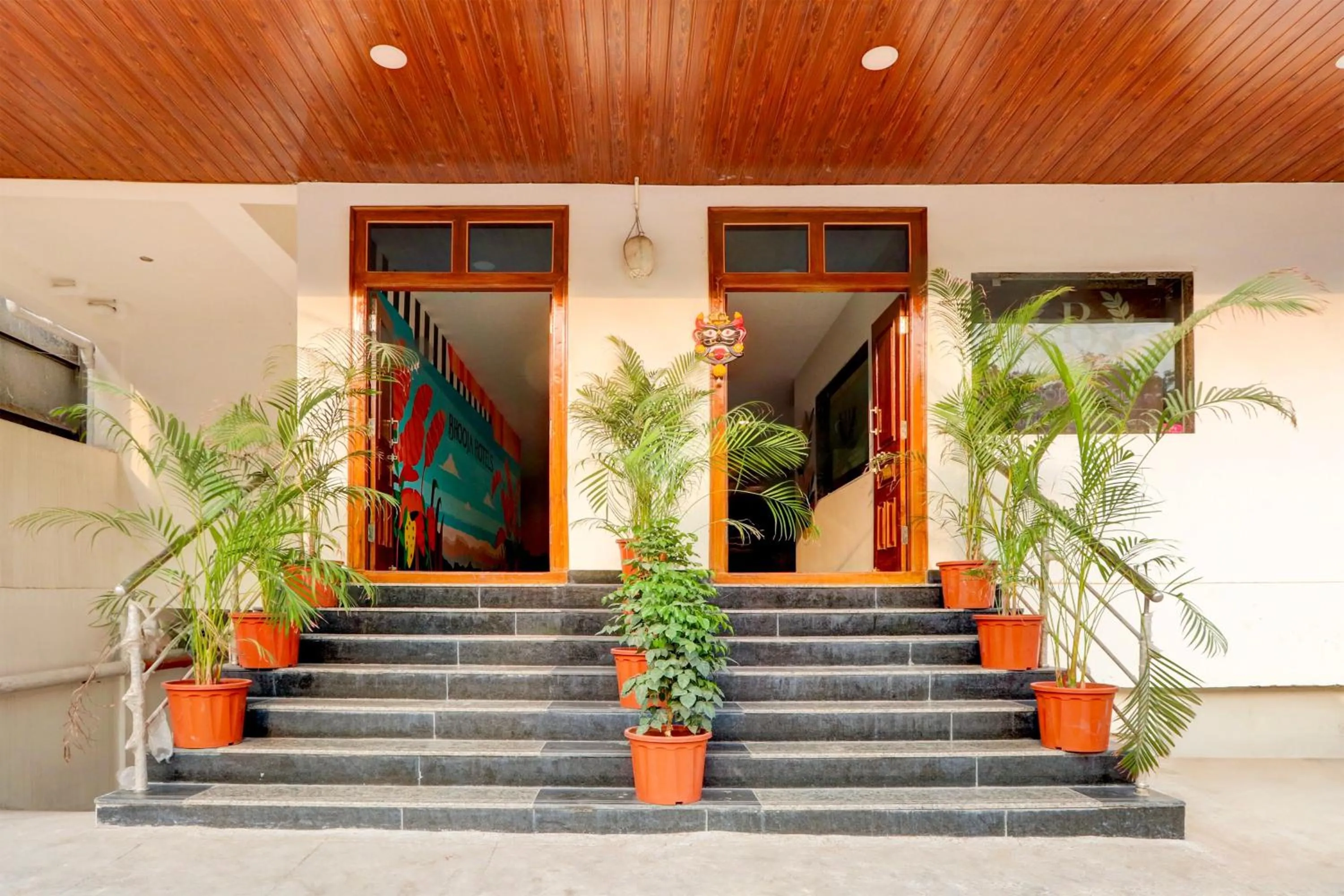 Facade/entrance in Super Townhouse OAK BHOOJA HOTELS