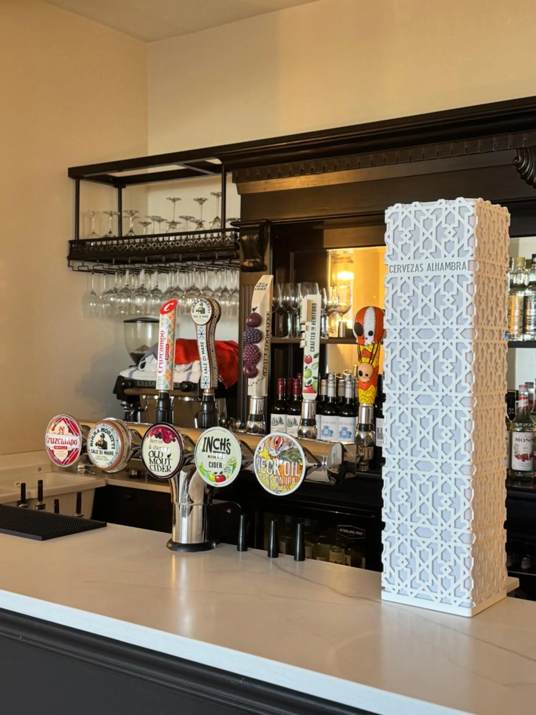 Lounge or bar in The Edge Of The Beach formally The Edgcumbe Hotel