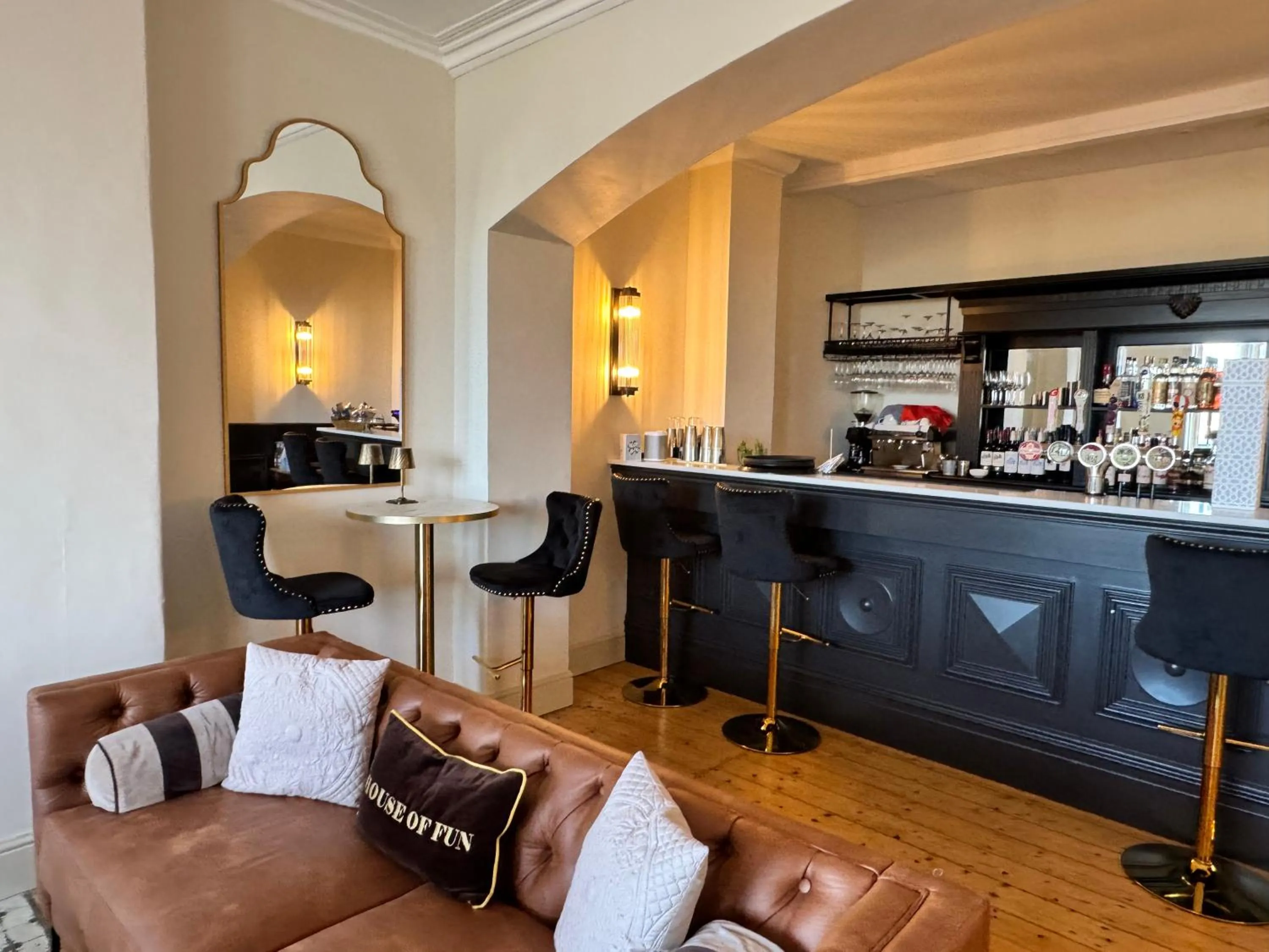 Lounge or bar in The Edge Of The Beach formally The Edgcumbe Hotel