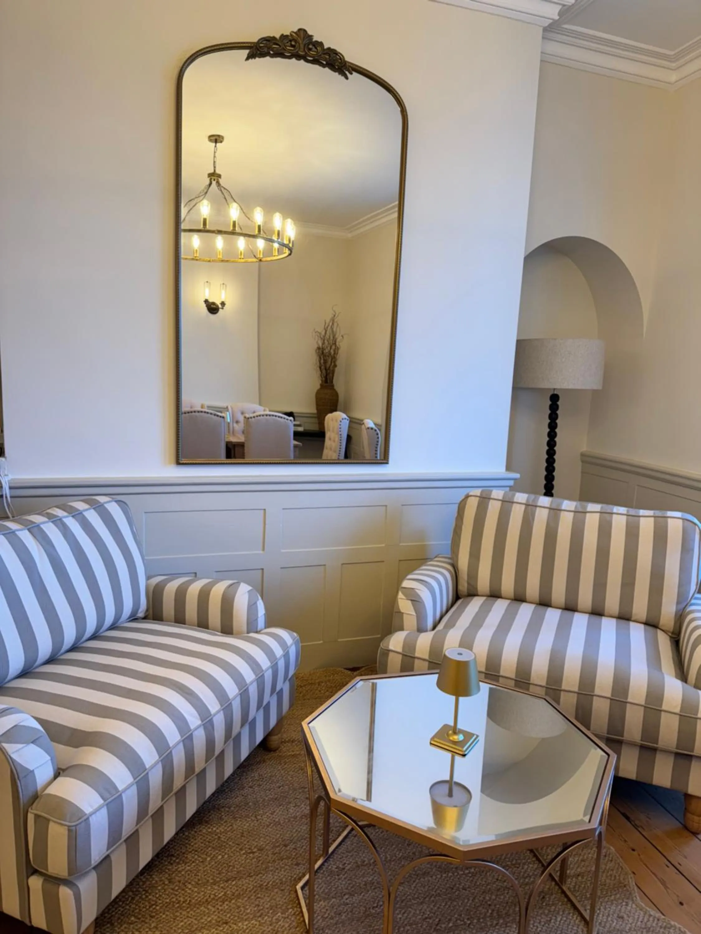 Lounge or bar in The Edge Of The Beach formally The Edgcumbe Hotel