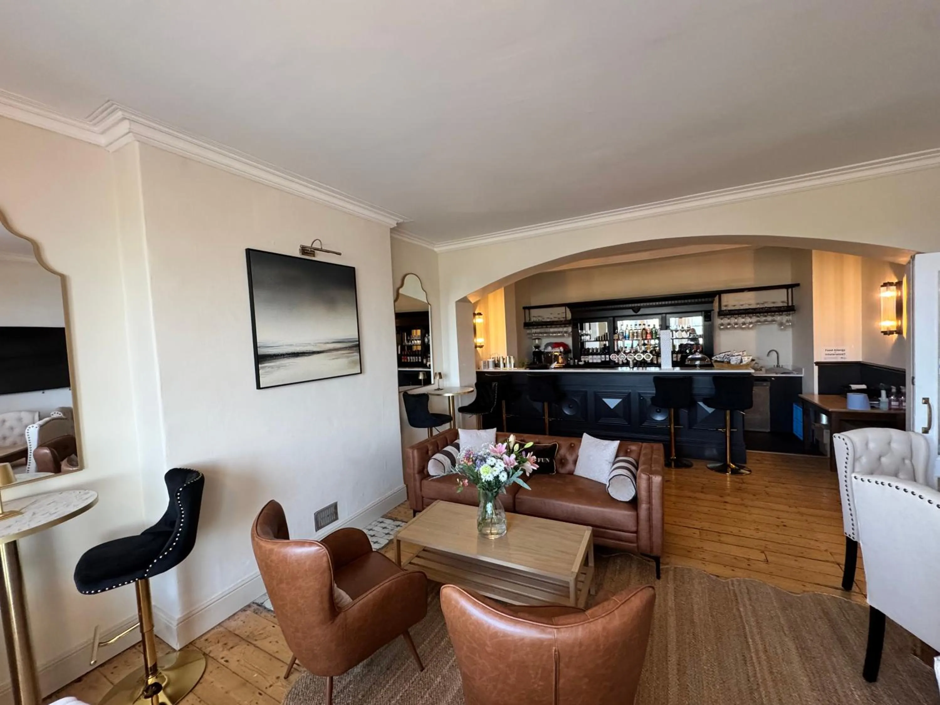 Lounge or bar in The Edge Of The Beach formally The Edgcumbe Hotel