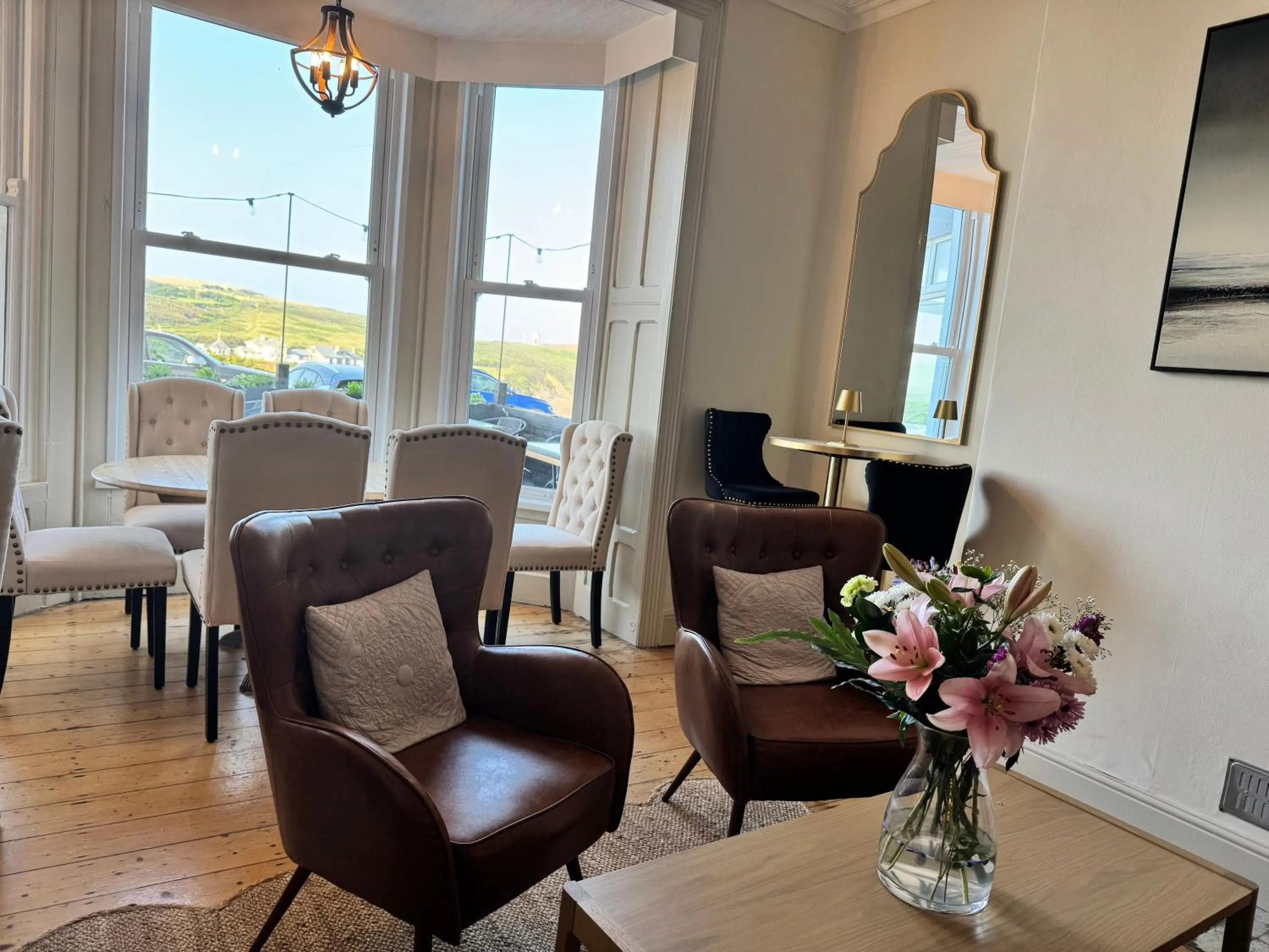 Lounge or bar in The Edge Of The Beach formally The Edgcumbe Hotel