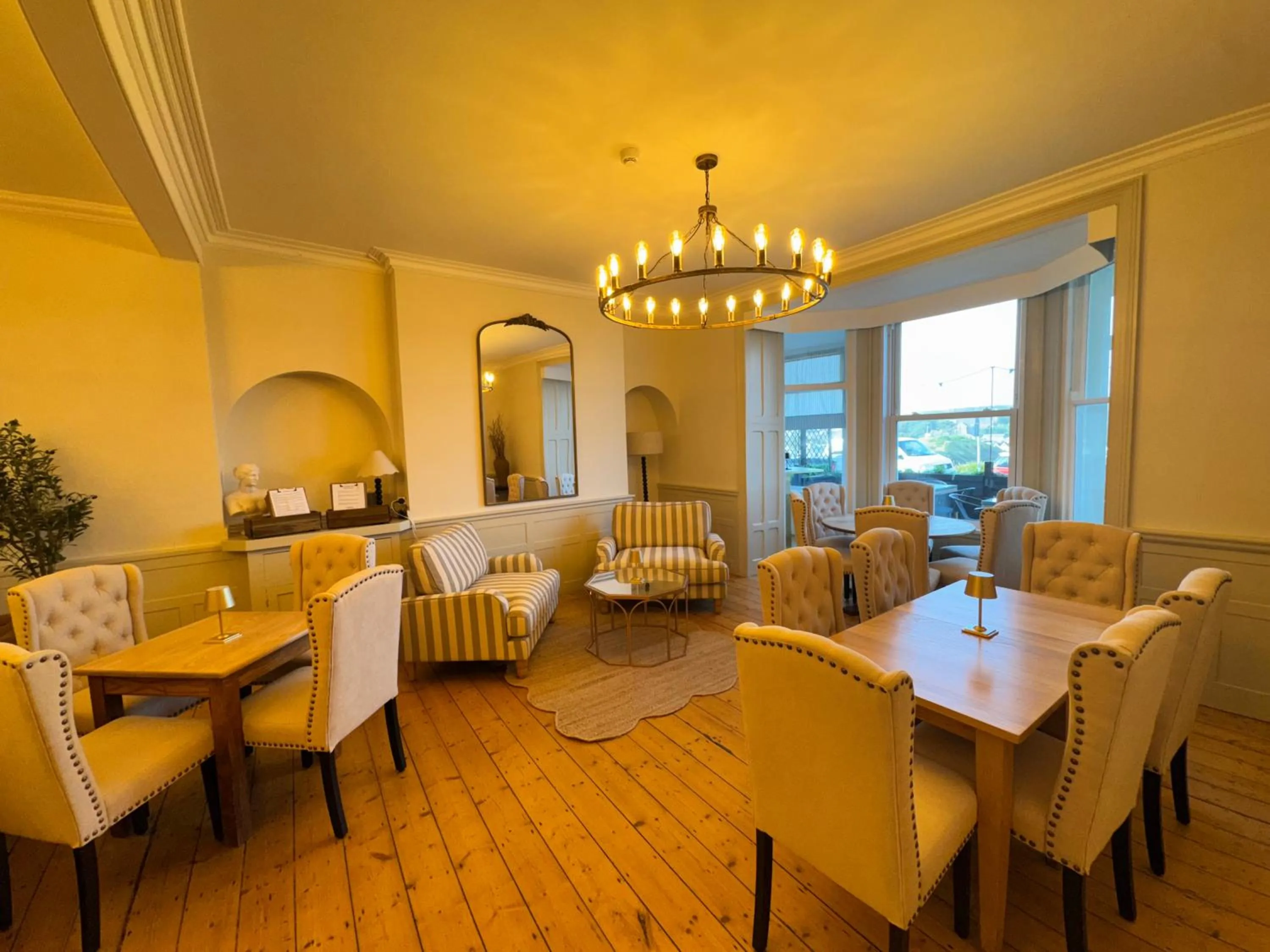 Lounge or bar in The Edge Of The Beach formally The Edgcumbe Hotel