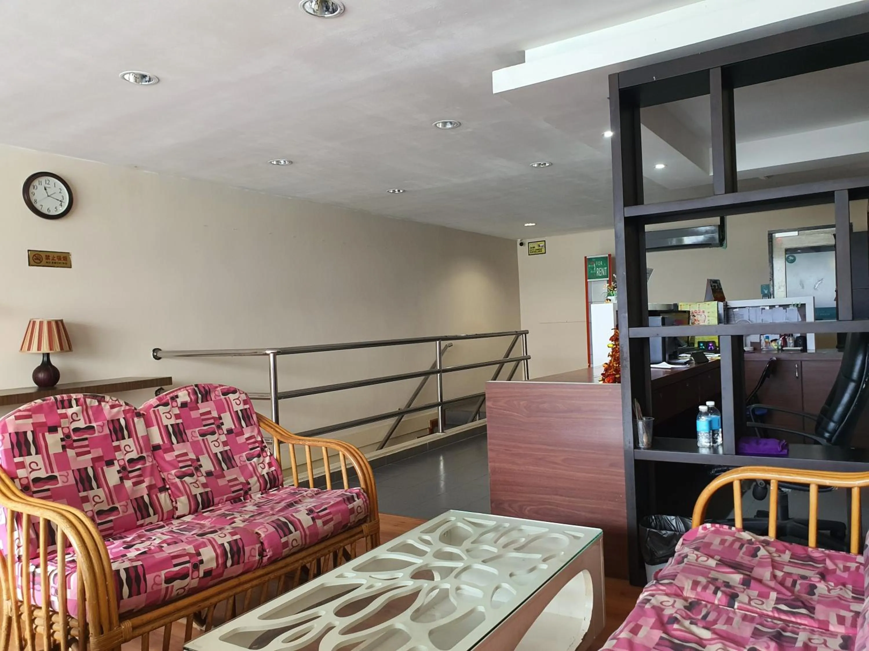 Lobby or reception in SPOT ON 90984 Gn Homestay