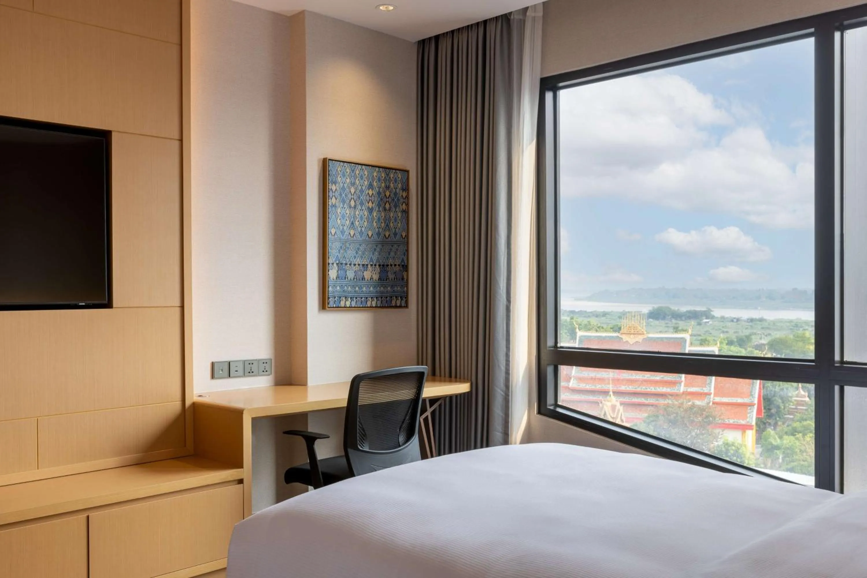 Bedroom, Bed in DoubleTree by Hilton Vientiane