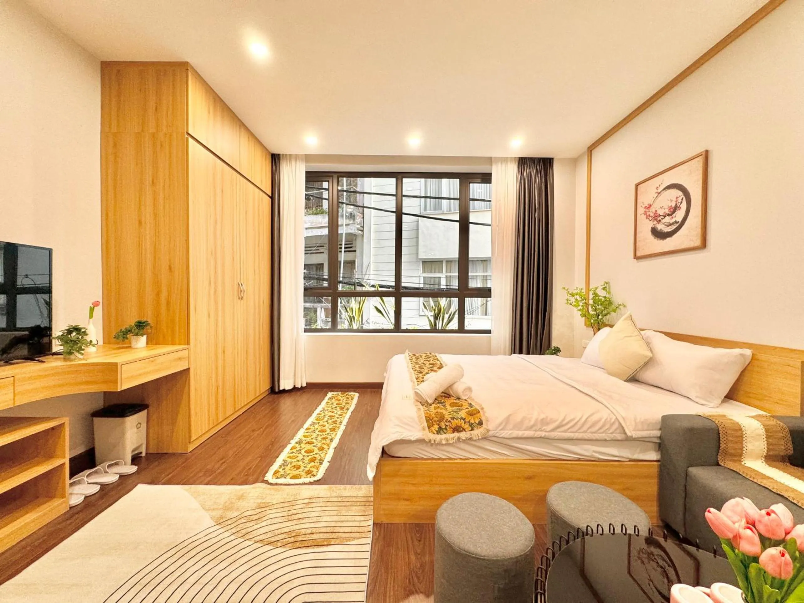 Communal lounge/ TV room, Bed in The Little Home - Đào Tấn - Cozy home - Bathtub - Comfy