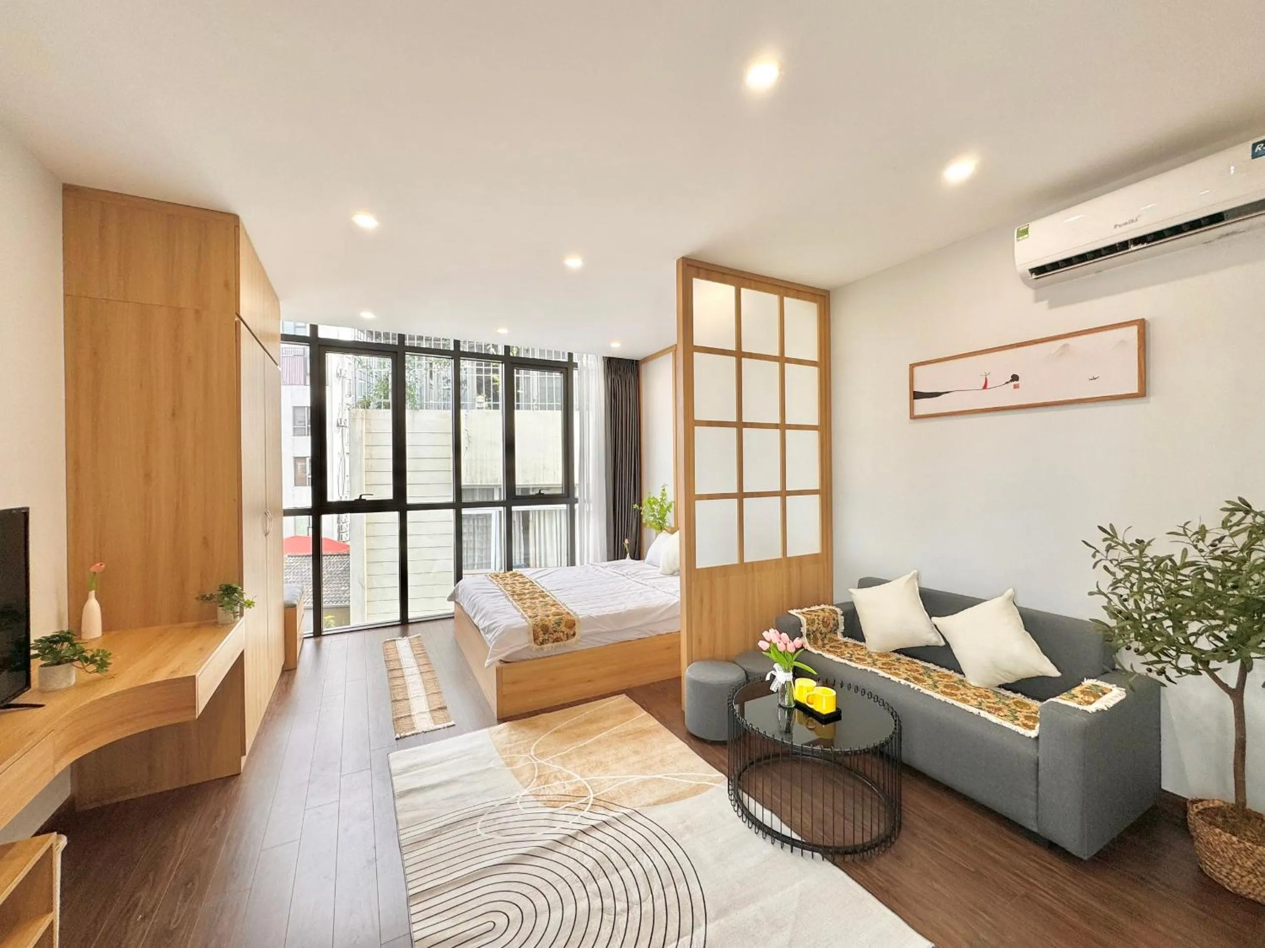 TV and multimedia in The Little Home - Đào Tấn - Cozy home - Bathtub - Comfy