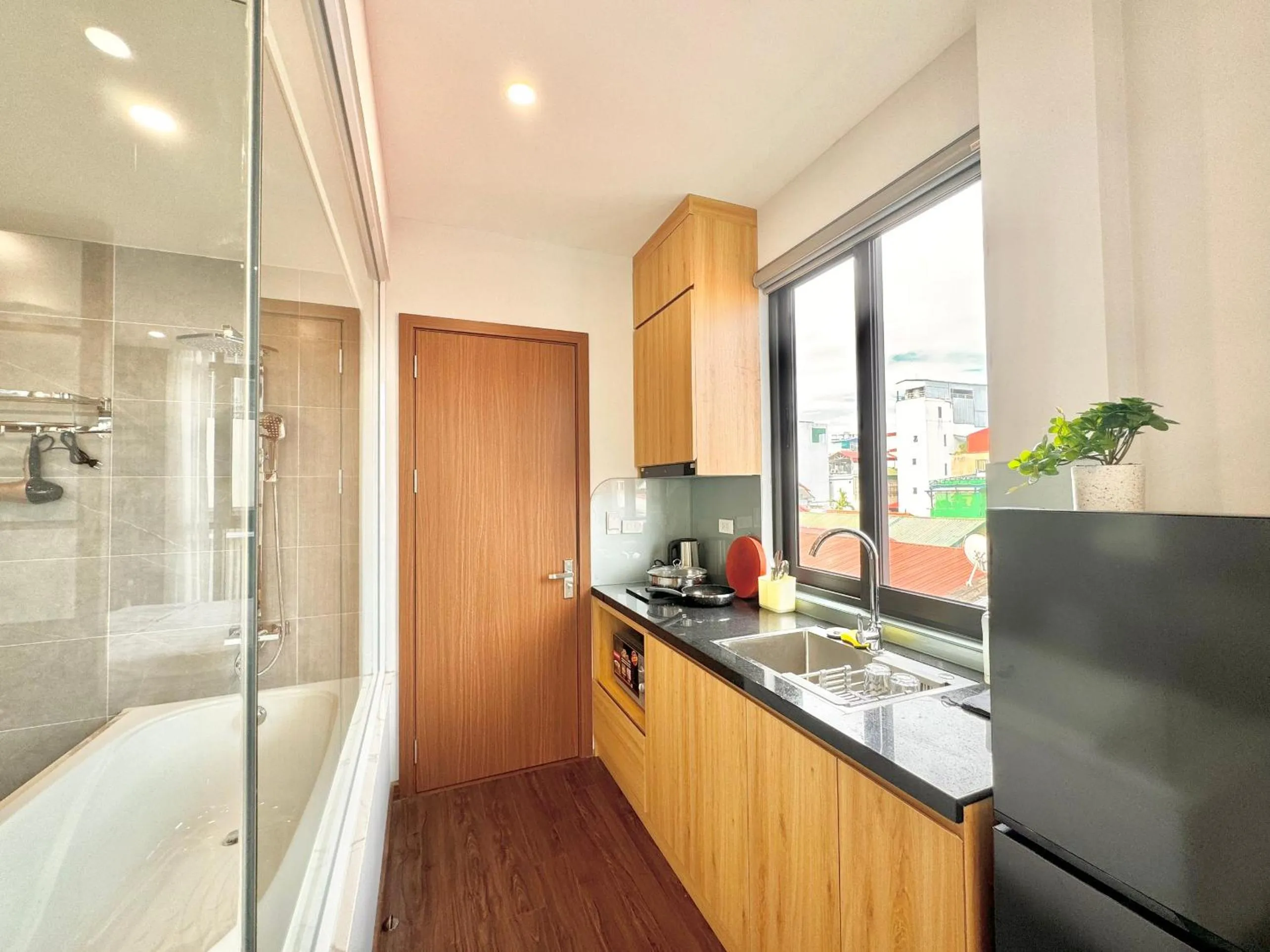 Bathroom in The Little Home - Đào Tấn - Cozy home - Bathtub - Comfy