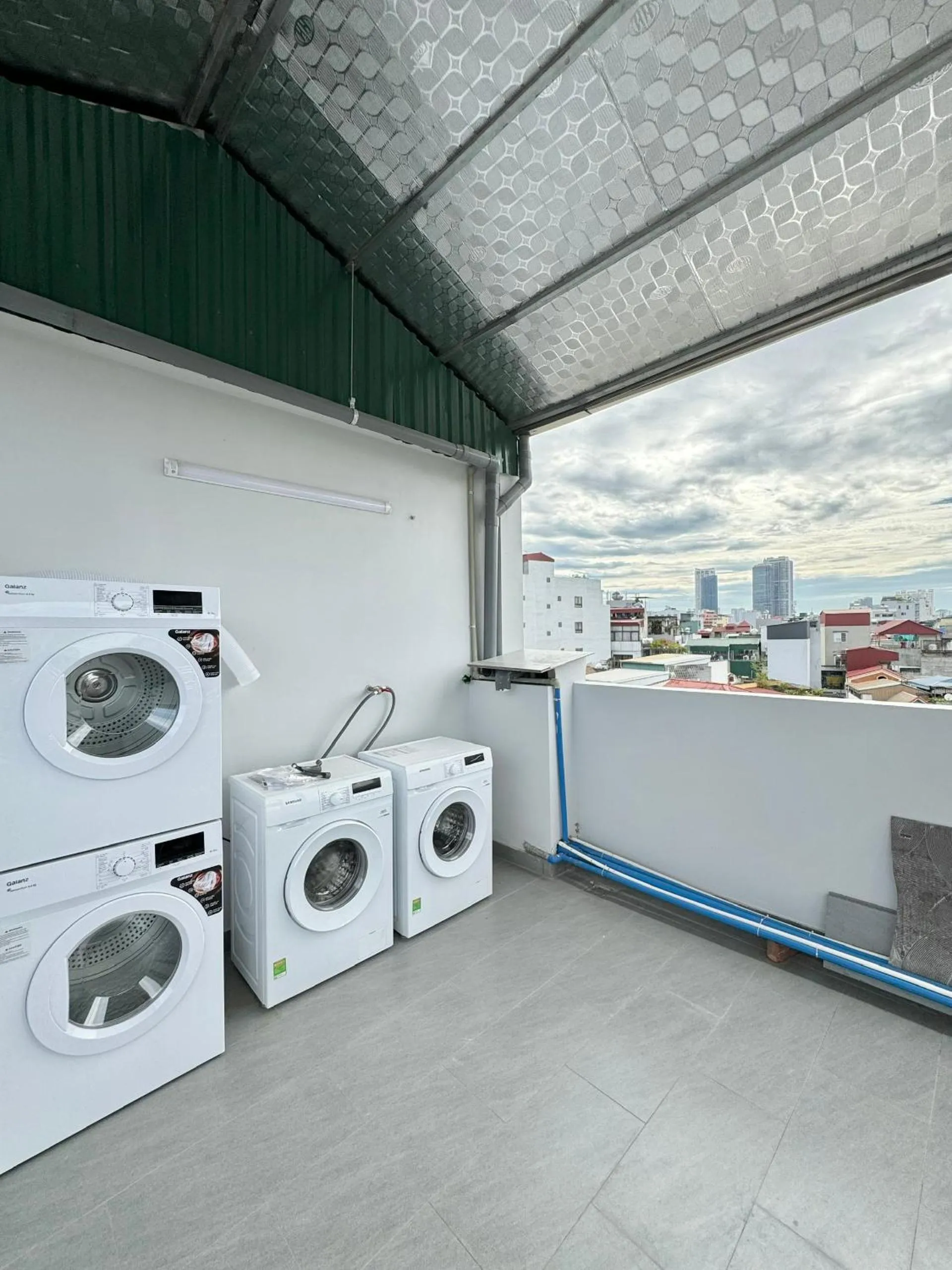 washing machine in The Little Home - Đào Tấn - Cozy home - Bathtub - Comfy