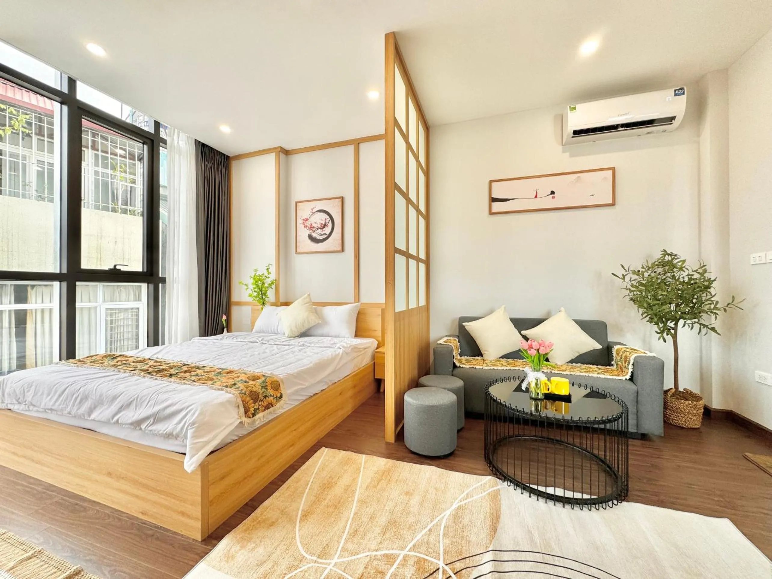 Bed in The Little Home - Đào Tấn - Cozy home - Bathtub - Comfy