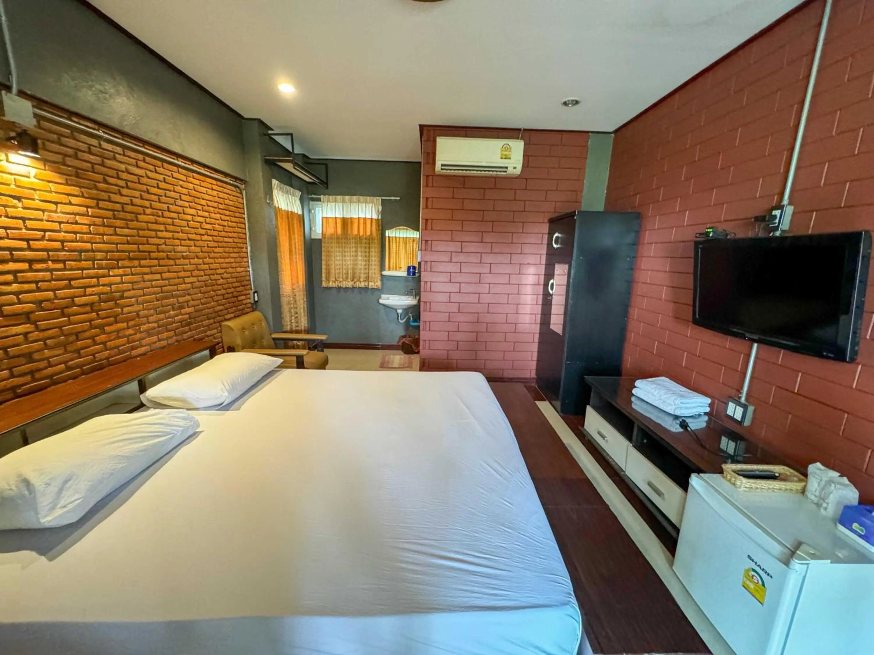 Bedroom, Bed in Suree Garden Resort & Karaoke