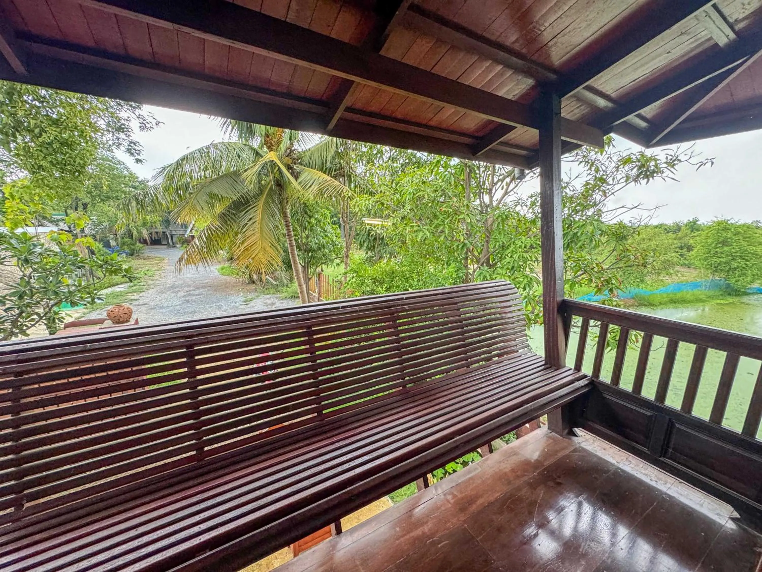 Facade/entrance in Suree Garden Resort & Karaoke