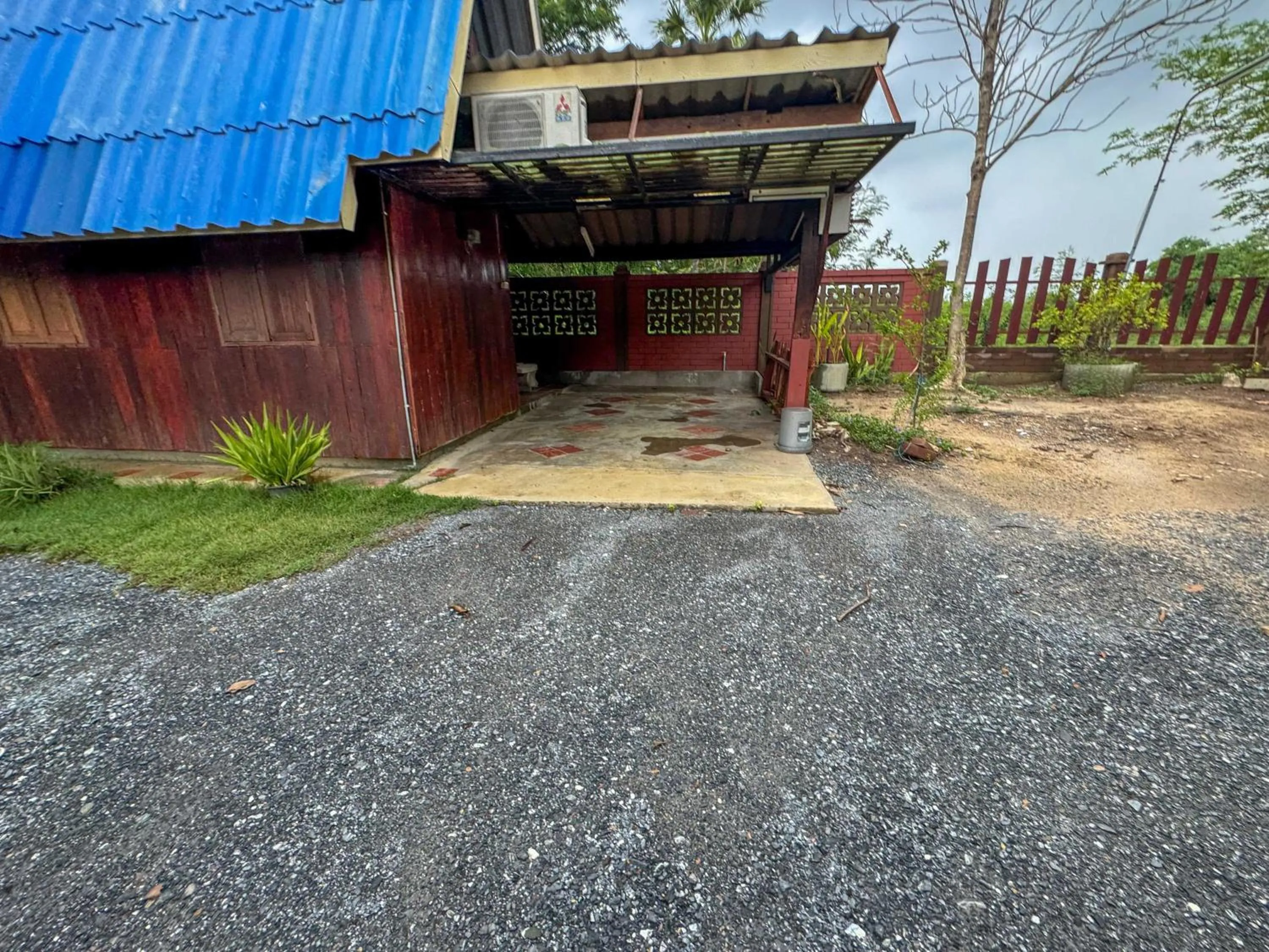 Facade/entrance in Suree Garden Resort & Karaoke