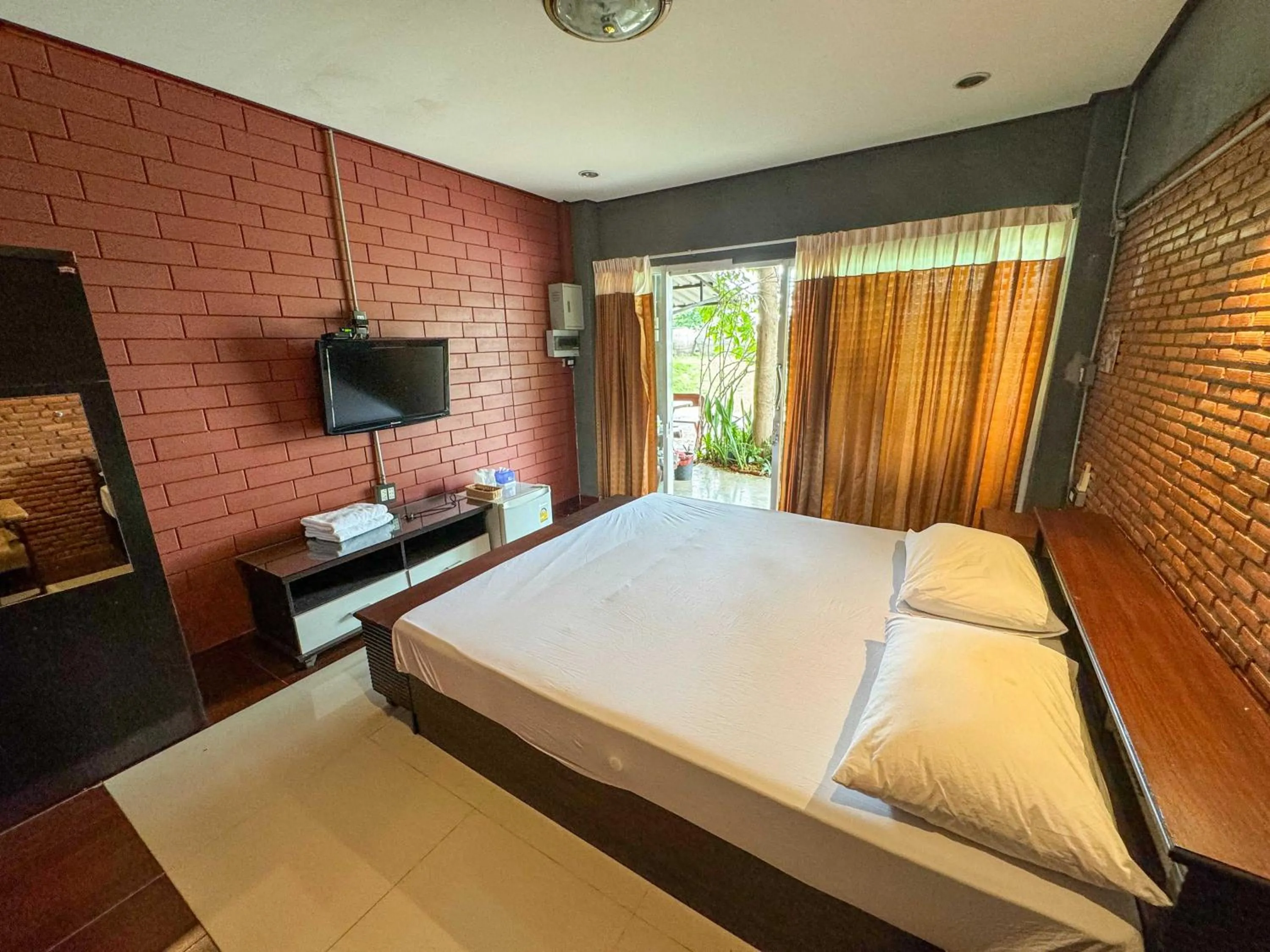 Bedroom, Bed in Suree Garden Resort & Karaoke