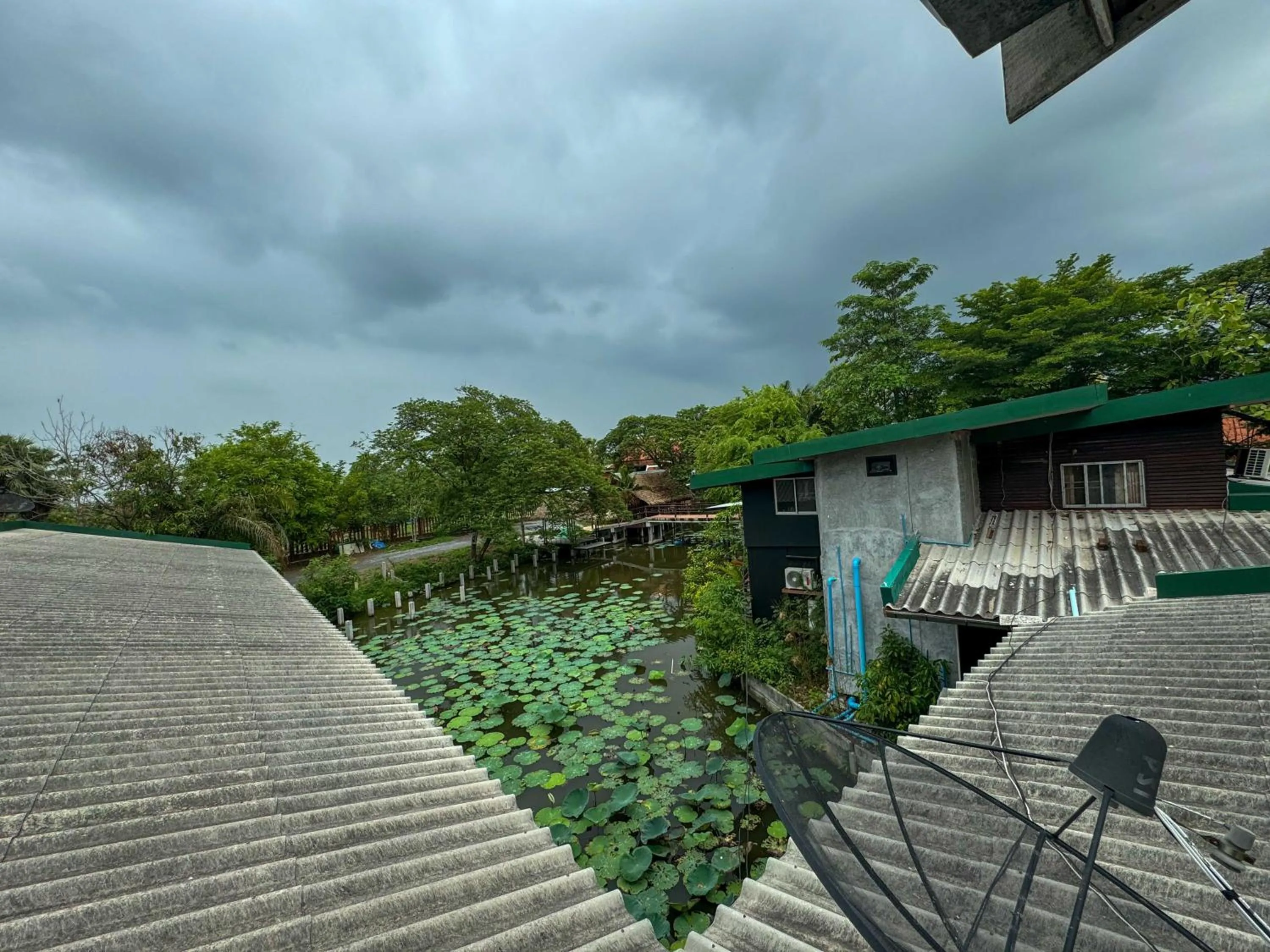 Facade/entrance in Suree Garden Resort & Karaoke