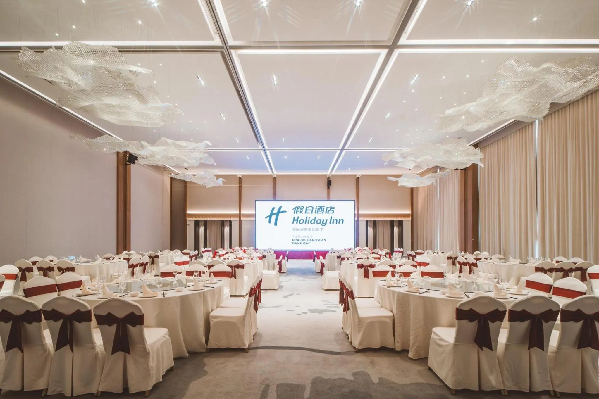 Meeting/conference room in Holiday Inn Ningbo Xiangshan Damu Bay by IHG