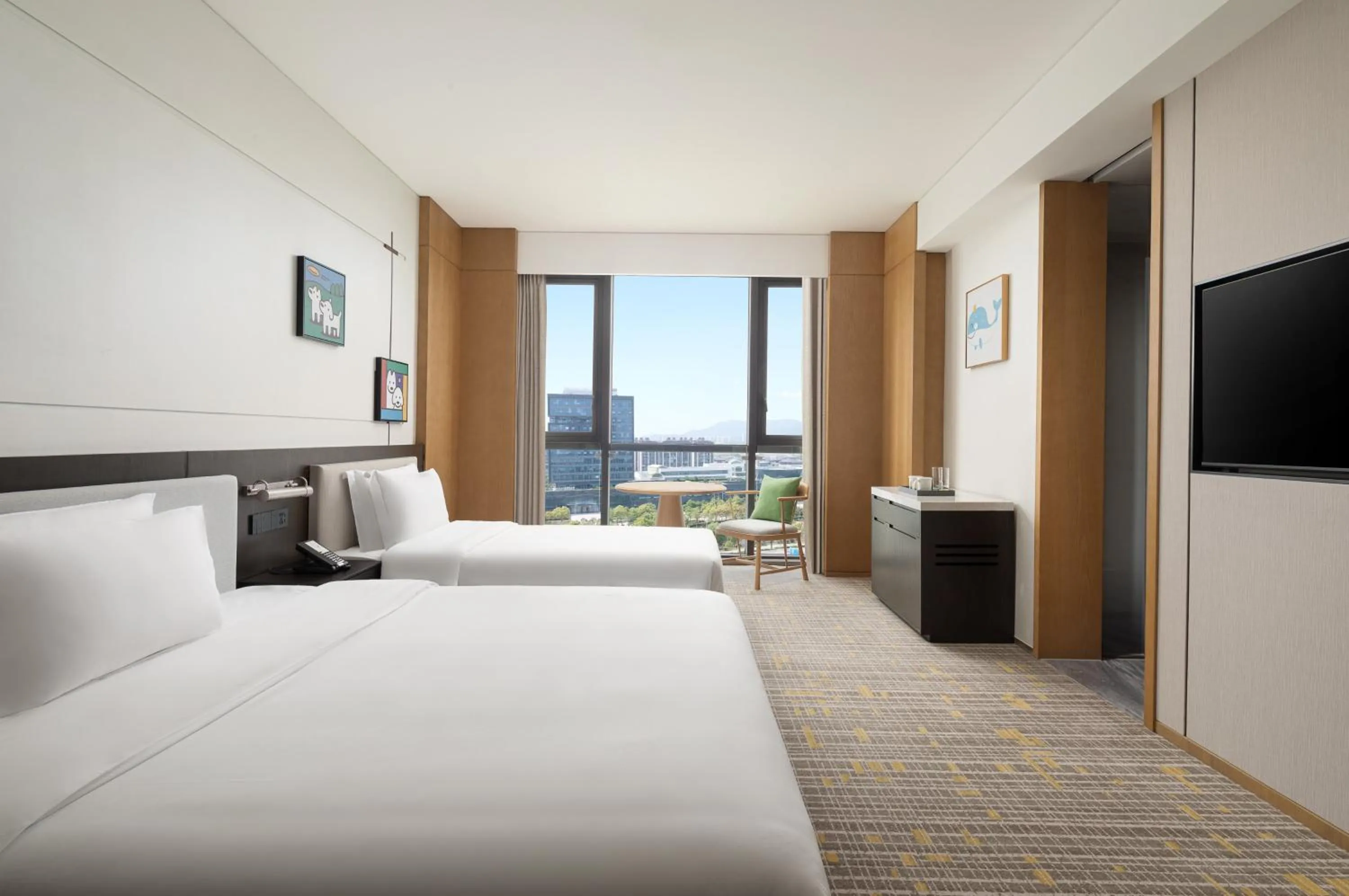 Photo of the whole room, Bed in Holiday Inn Ningbo Xiangshan Damu Bay by IHG