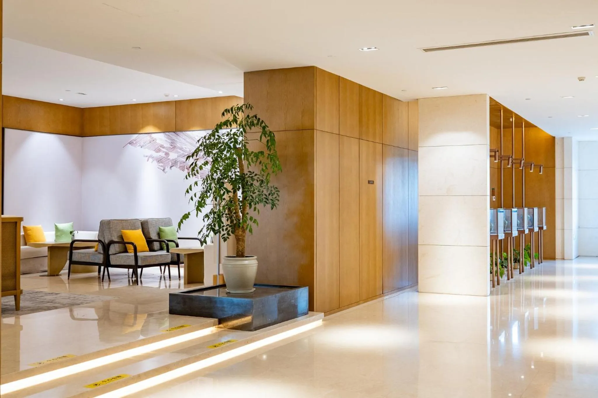 Lounge or bar in Holiday Inn Ningbo Xiangshan Damu Bay by IHG