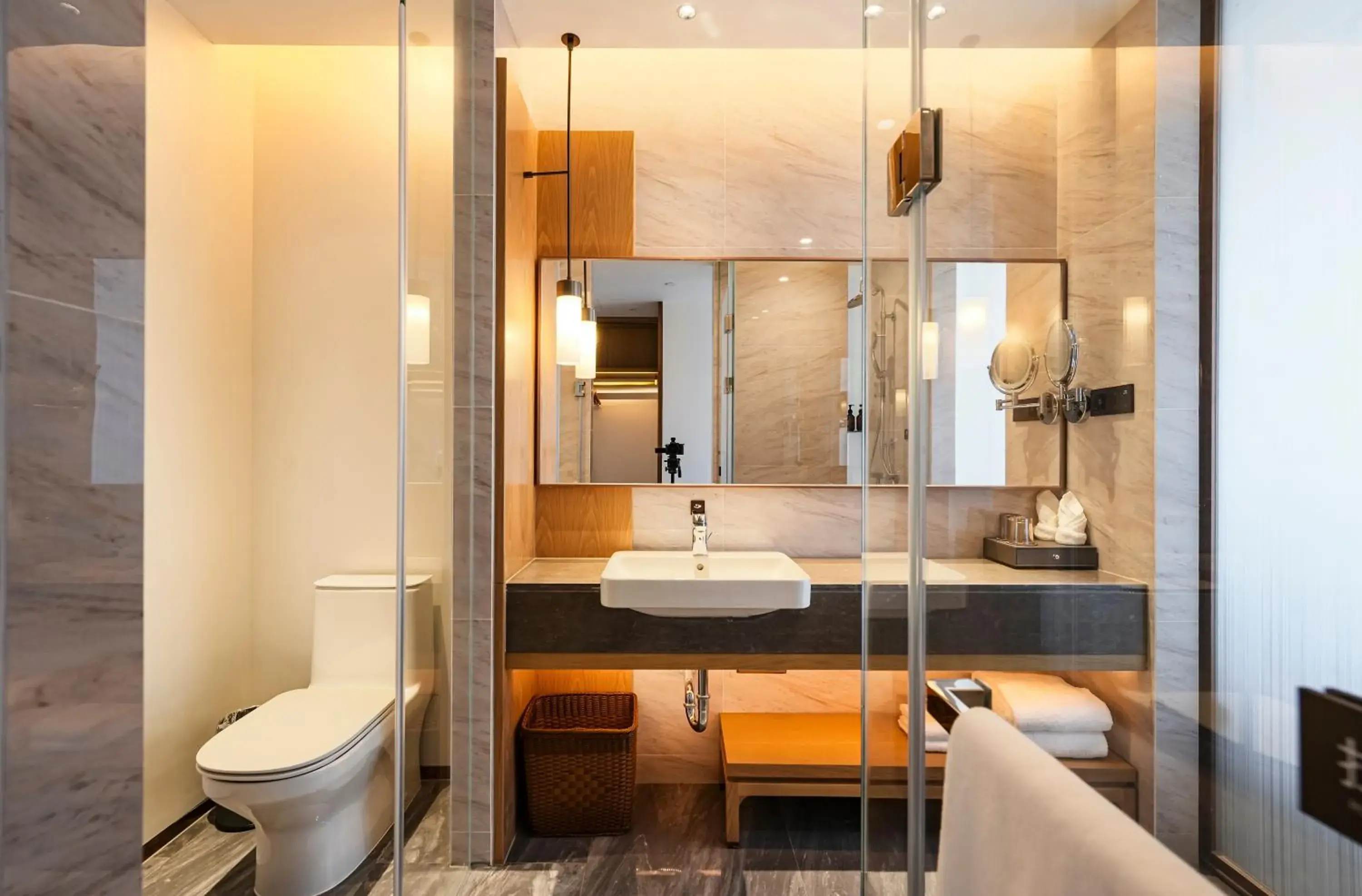 Standard Double Room with Two Double Beds - High Floor in Holiday Inn Ningbo Xiangshan Damu Bay by IHG Standard Double Room with Two Double Beds - High Floor in Holiday Inn Ningbo Xiangshan Damu Bay by IHG