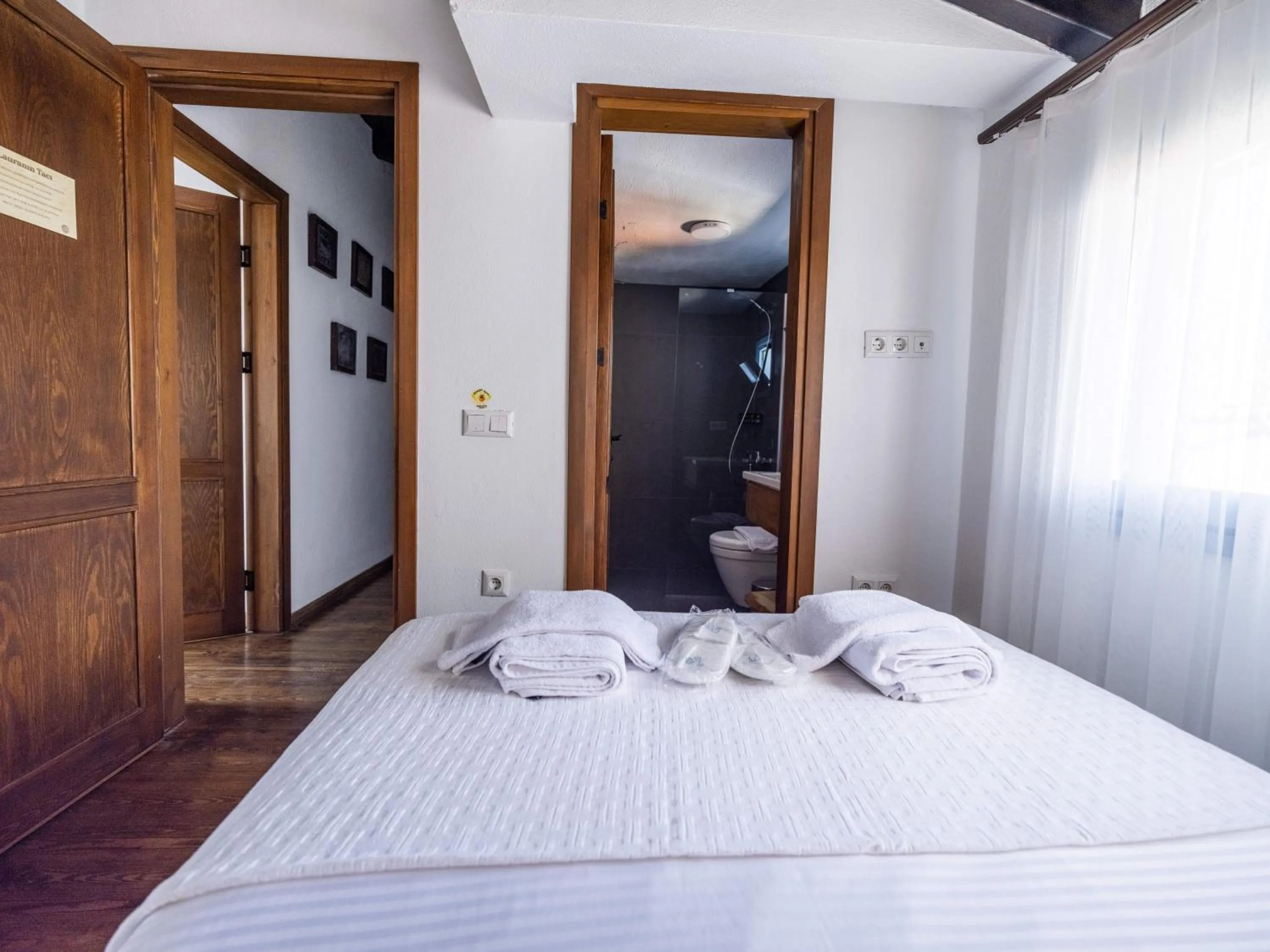 Bathroom, Bed in Casa Alegre Alaçatı