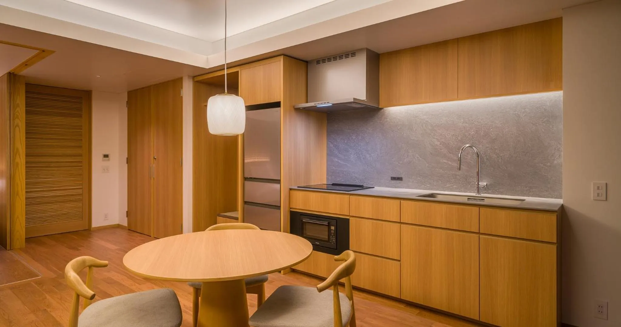 Dining area in HOTEL LA VIGNE HAKUBA by Onko Chishin