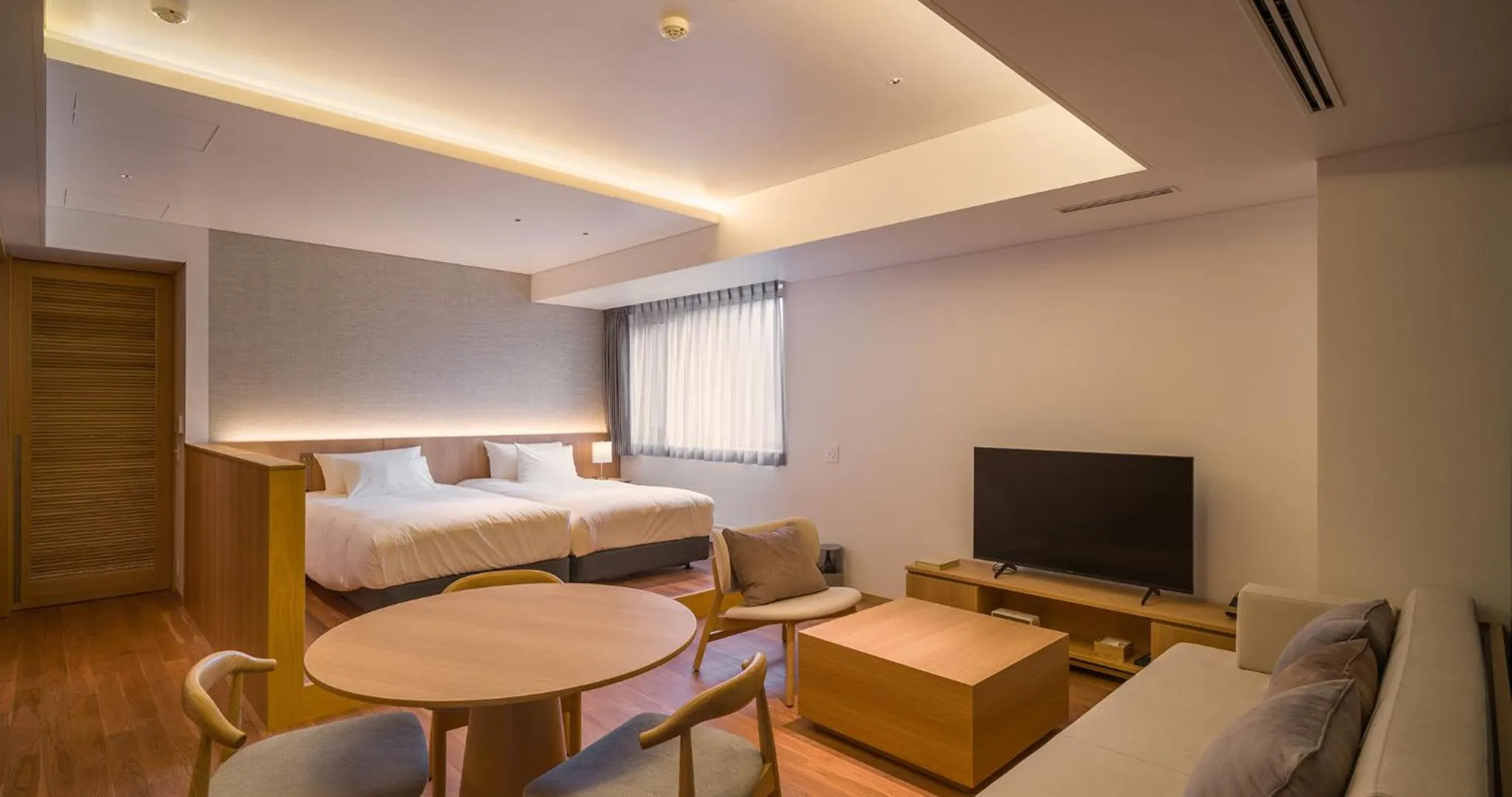 Bed in HOTEL LA VIGNE HAKUBA by Onko Chishin