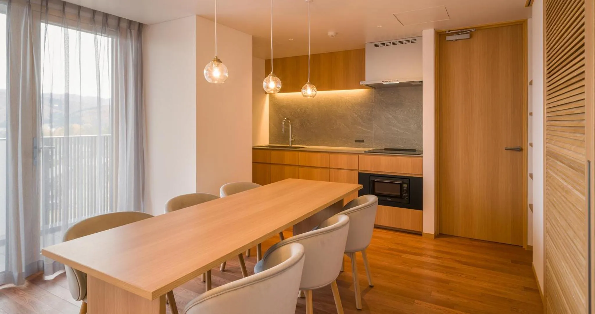 Dining area in HOTEL LA VIGNE HAKUBA by Onko Chishin