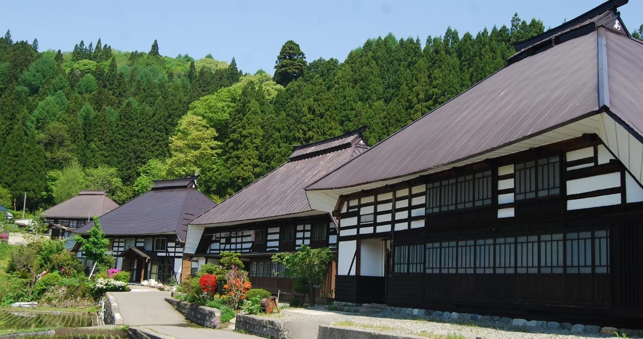 Natural landscape in HOTEL LA VIGNE HAKUBA by Onko Chishin