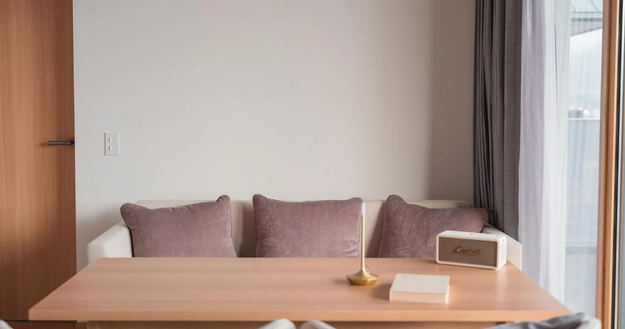 Living room in HOTEL LA VIGNE HAKUBA by Onko Chishin