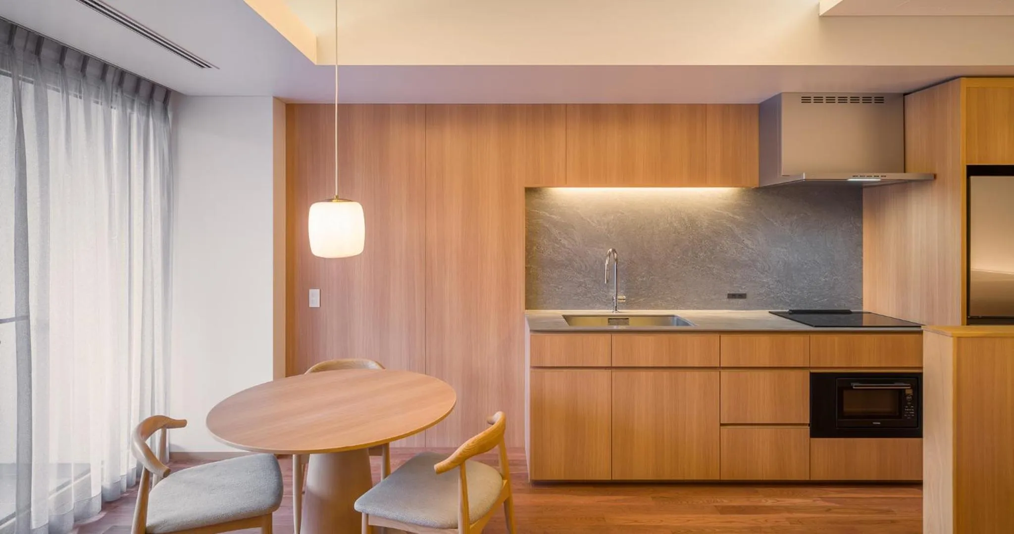 Dining area in HOTEL LA VIGNE HAKUBA by Onko Chishin