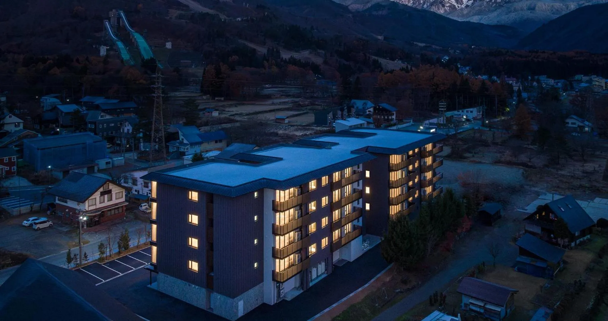 Property building in HOTEL LA VIGNE HAKUBA by Onko Chishin