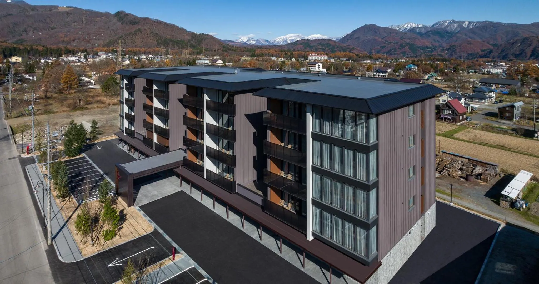 Property building in HOTEL LA VIGNE HAKUBA by Onko Chishin