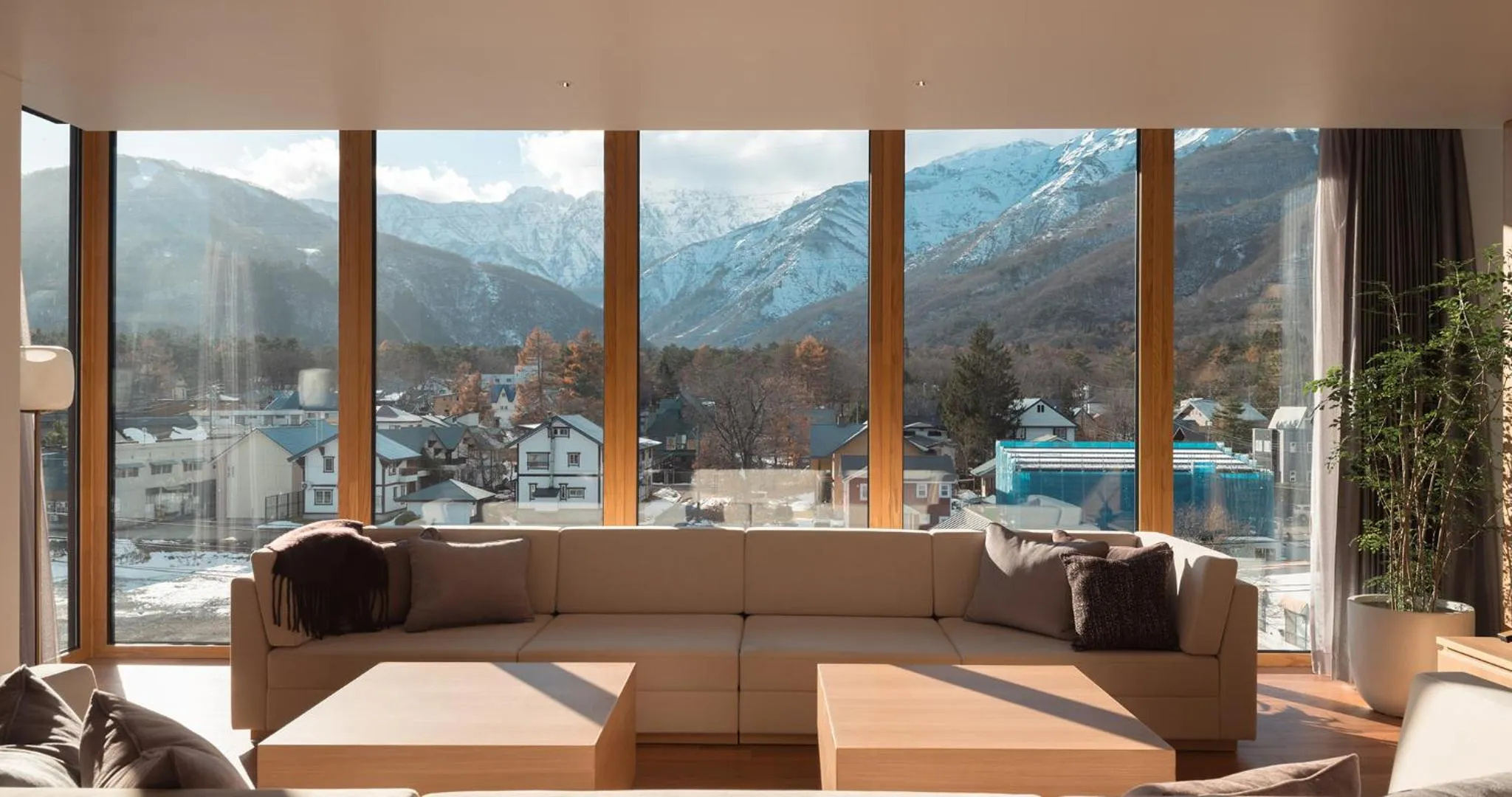 Living room in HOTEL LA VIGNE HAKUBA by Onko Chishin