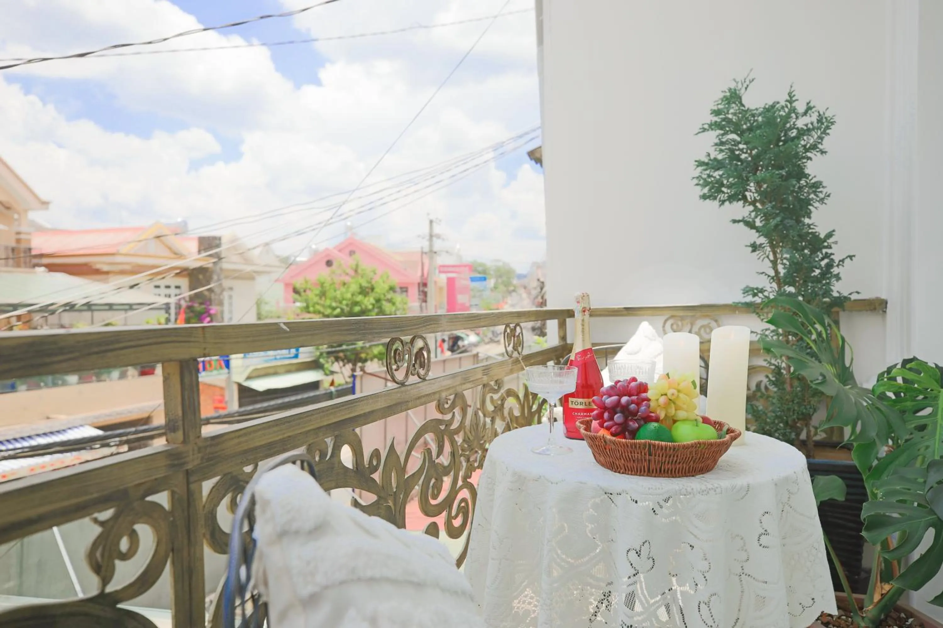 Day in Huong Anh DaLat Palace