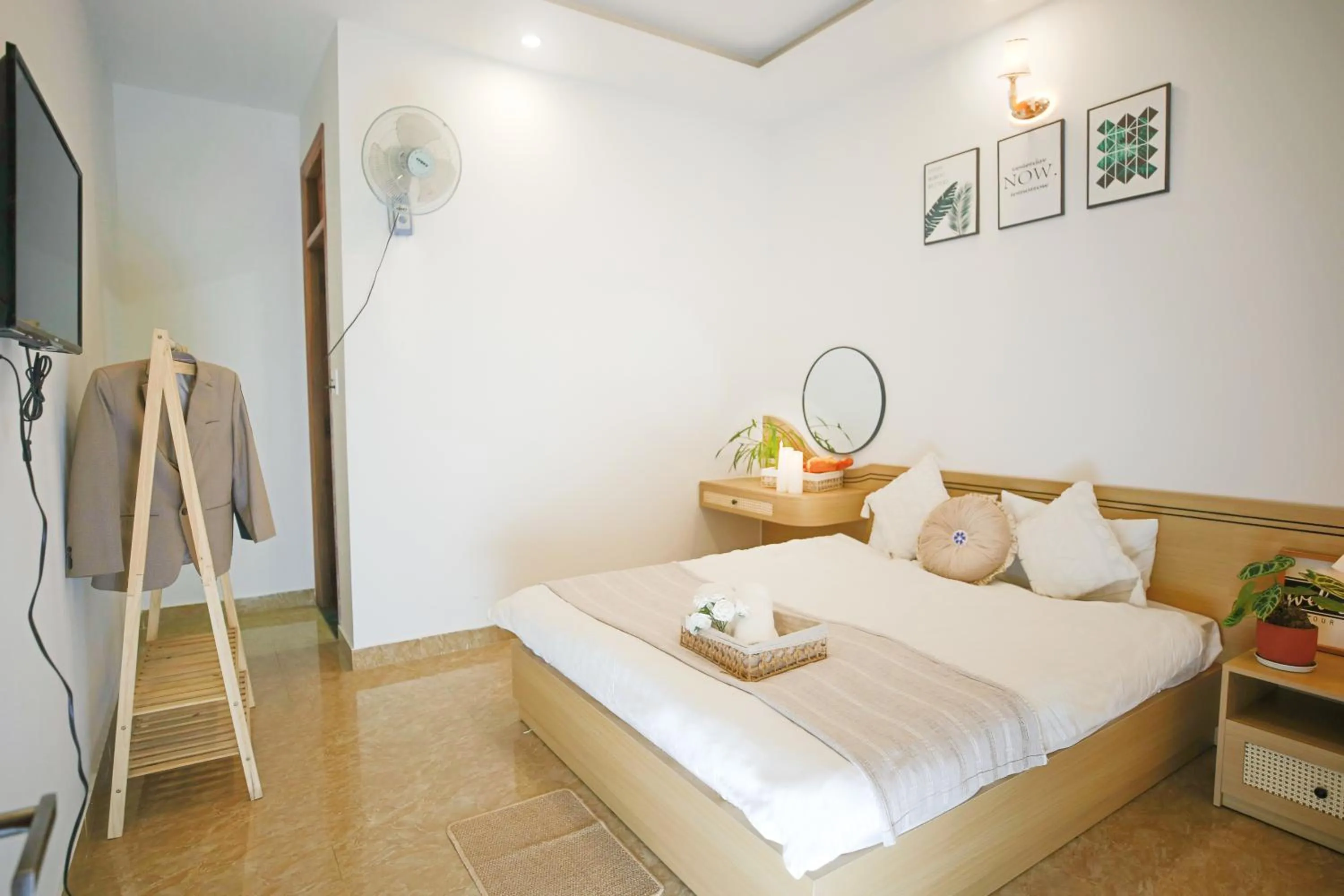 Photo of the whole room, Bed in Huong Anh DaLat Palace