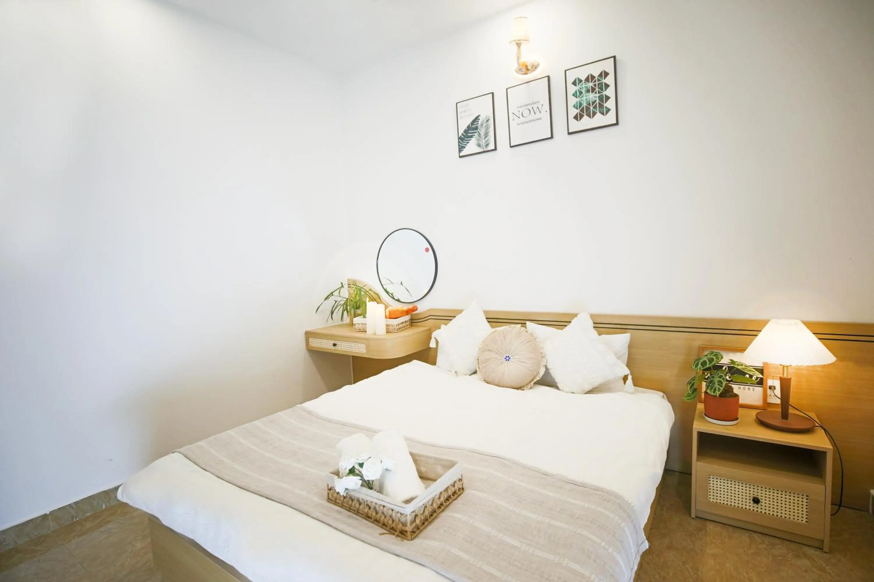 Photo of the whole room, Bed in Huong Anh DaLat Palace