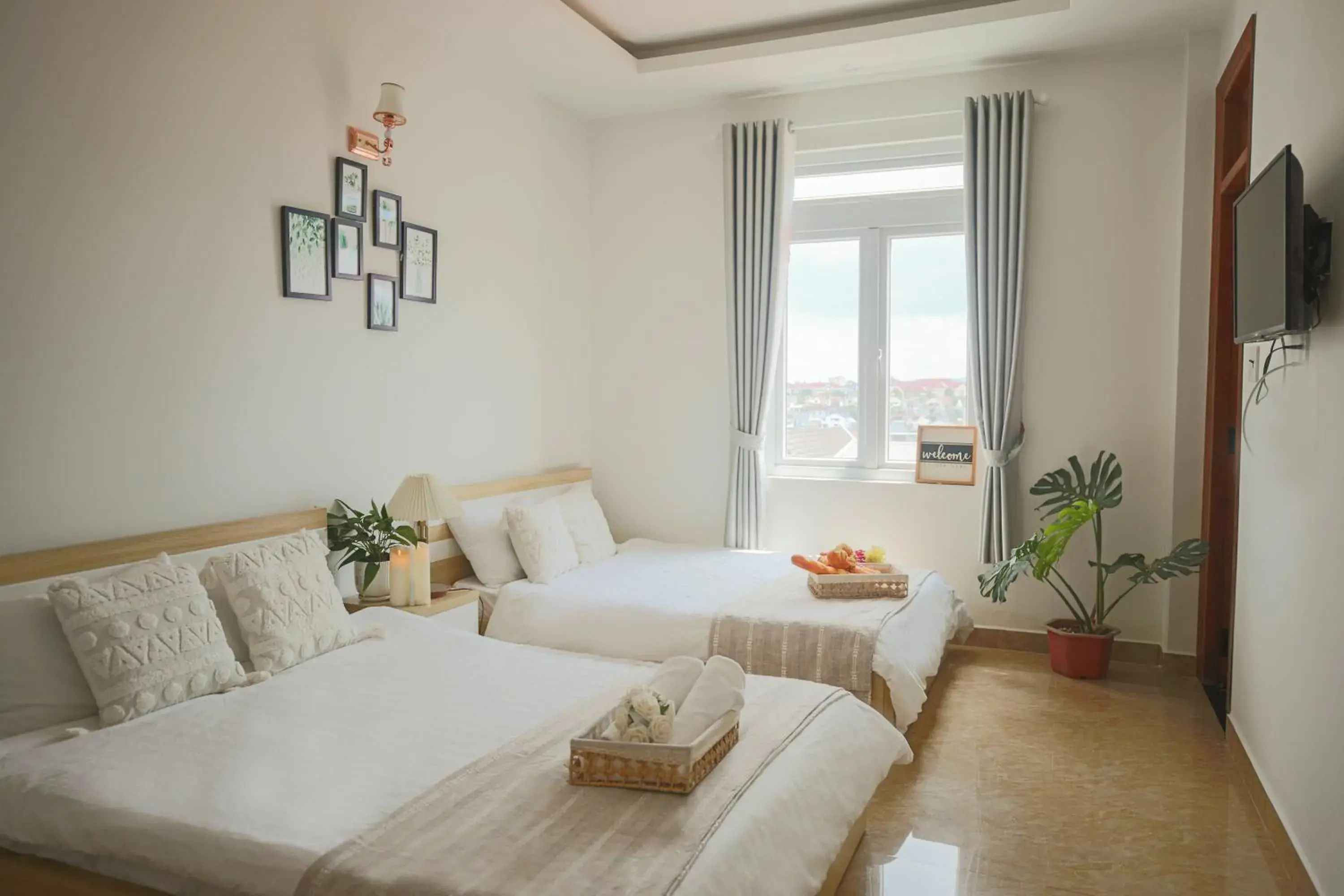 Triple Room with City View in Huong Anh DaLat Palace Triple Room with City View in Huong Anh DaLat Palace