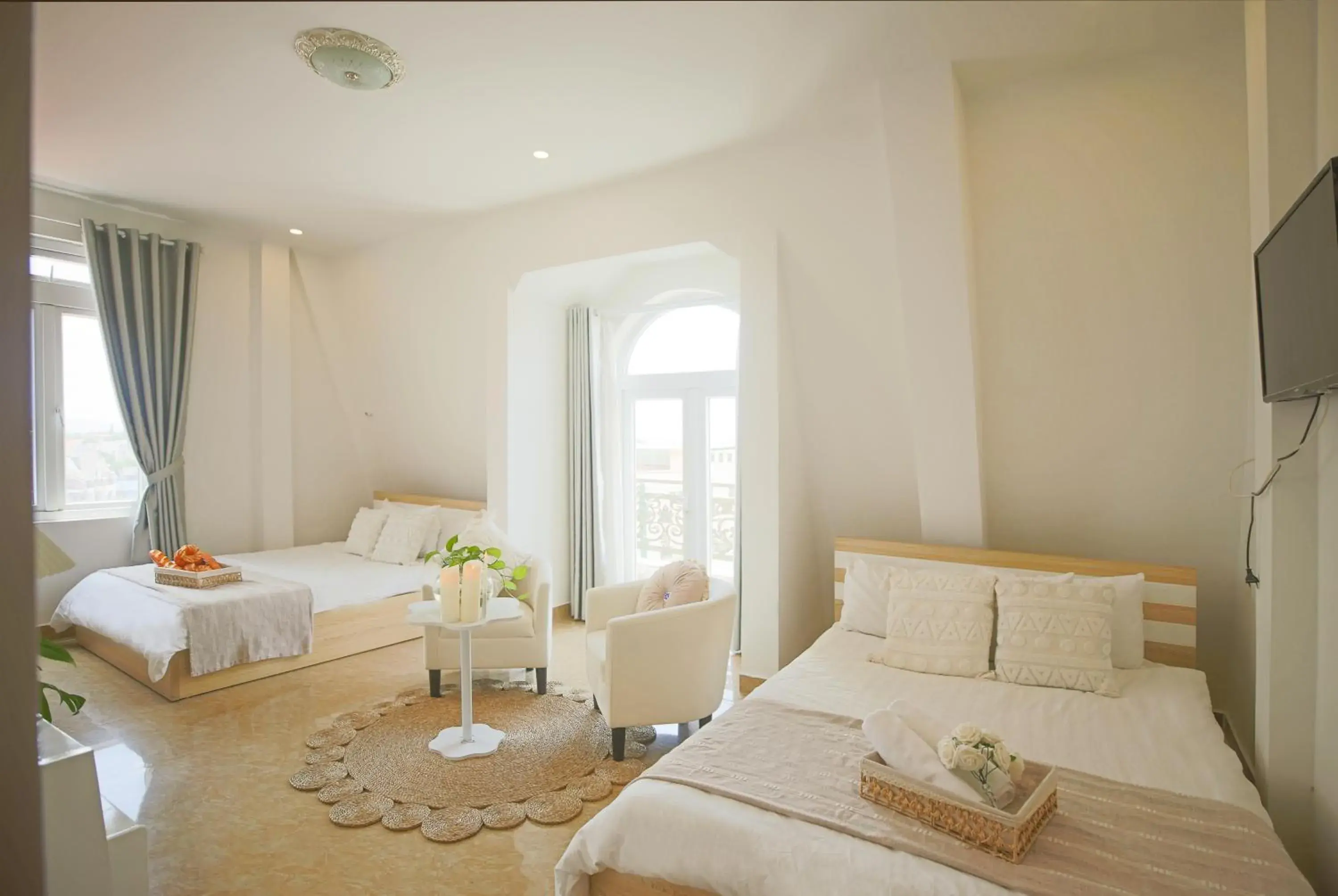 Family Suite with Balcony in Huong Anh DaLat Palace Family Suite with Balcony in Huong Anh DaLat Palace