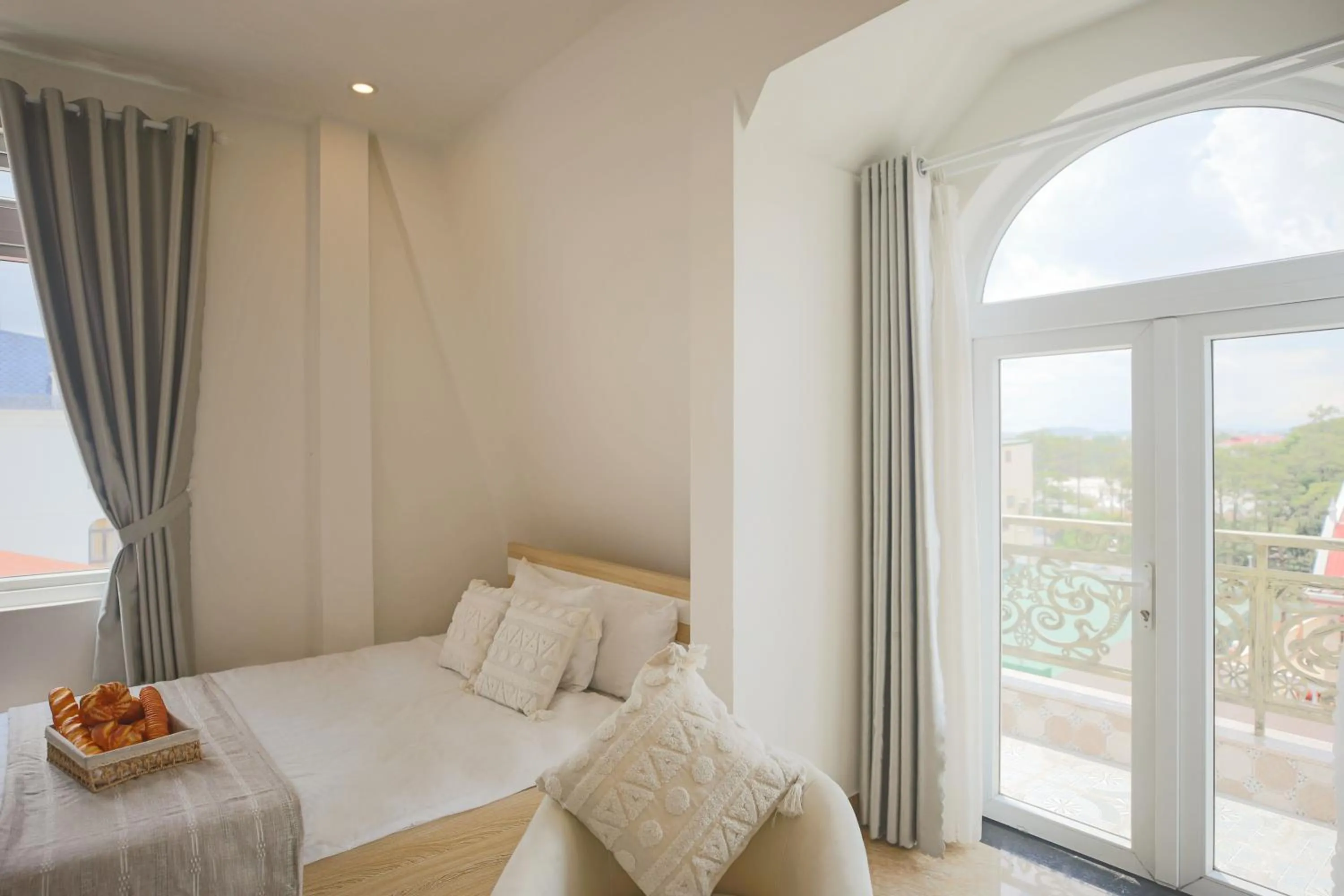 Bed in Huong Anh DaLat Palace