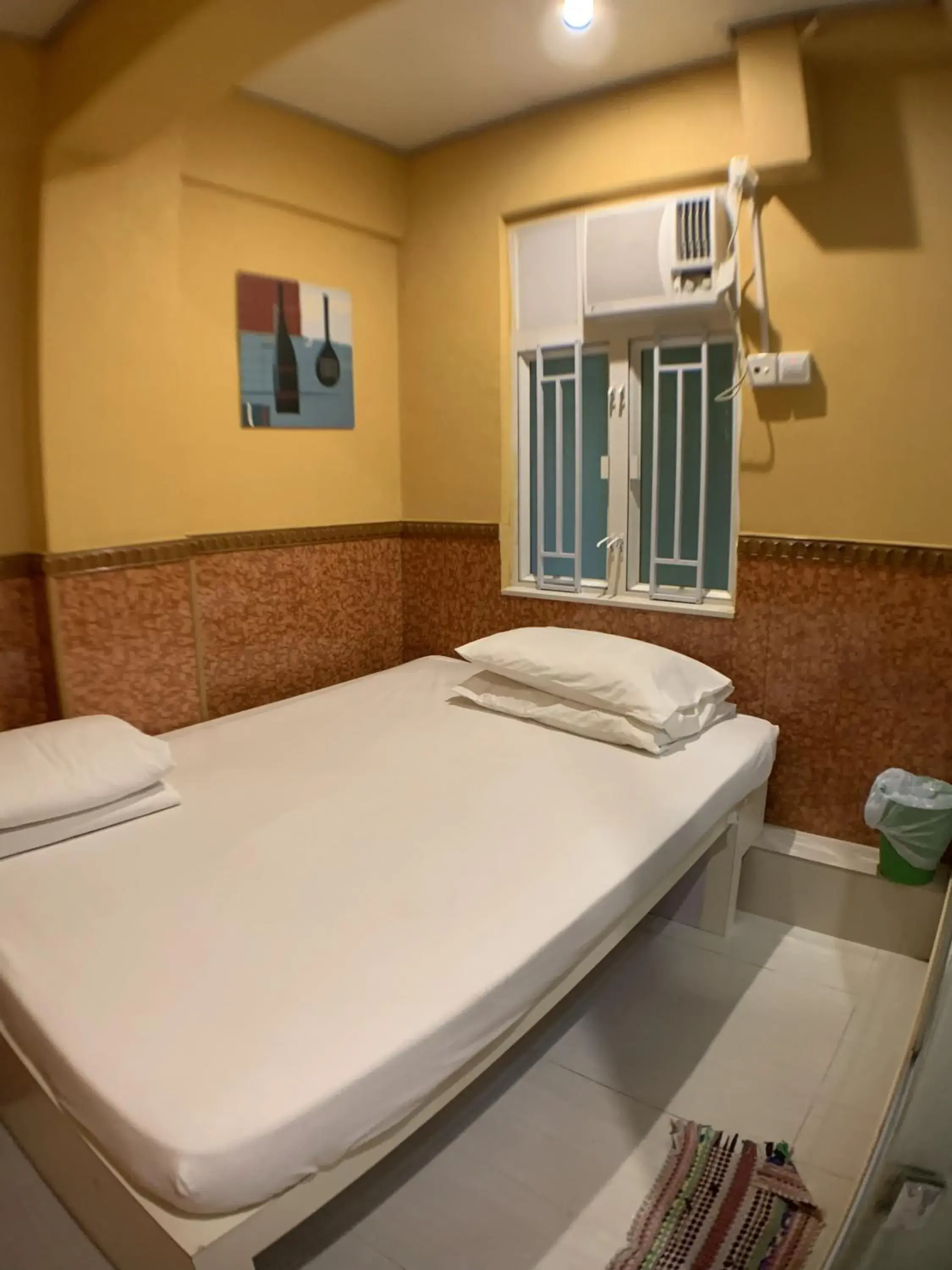 Double Room with Shared Bathroom in HK Peaceful Guesthouse Double Room with Shared Bathroom in HK Peaceful Guesthouse