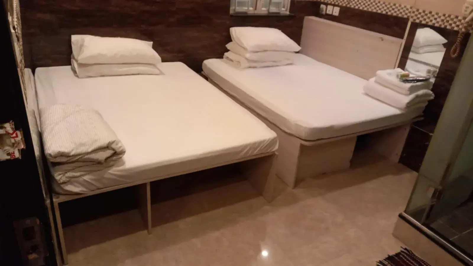 Quadruple Room with Shared Bathroom in HK Peaceful Guesthouse Quadruple Room with Shared Bathroom in HK Peaceful Guesthouse